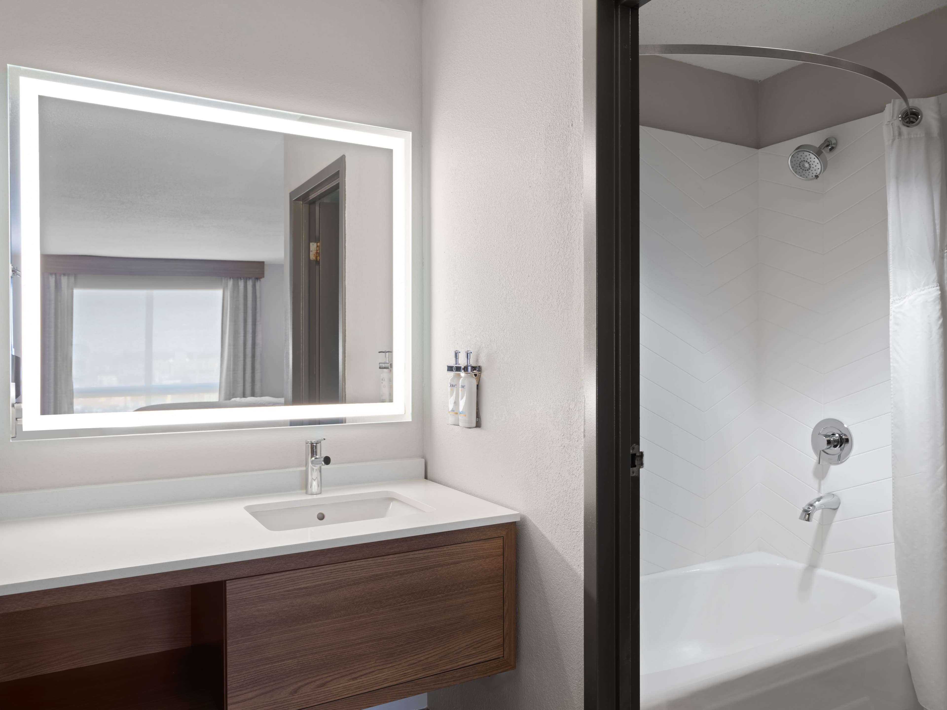 Holiday Inn Portsmouth Downtown - Image 2