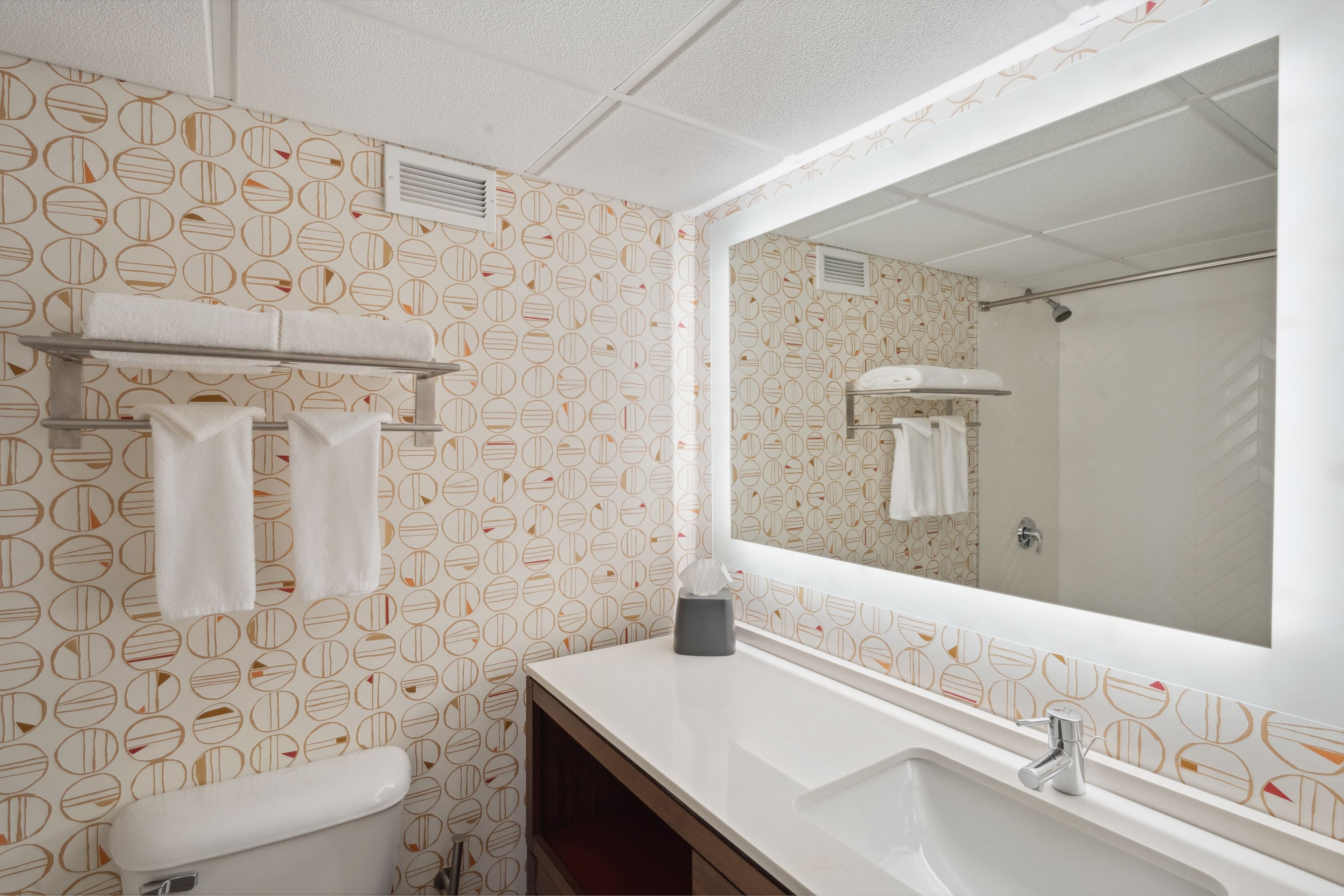 Holiday Inn Portsmouth - Image 2