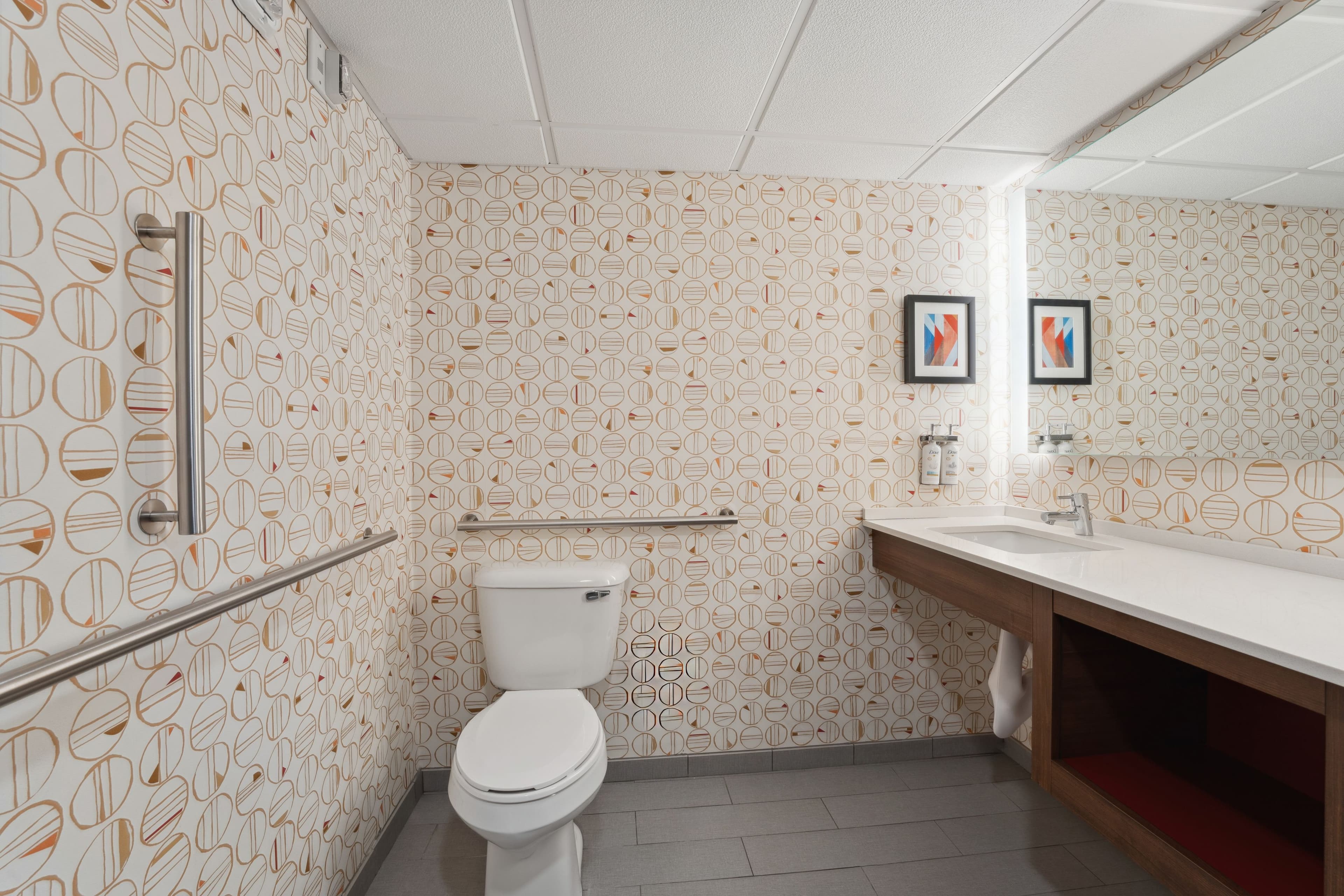 Holiday Inn Portsmouth - Image 3