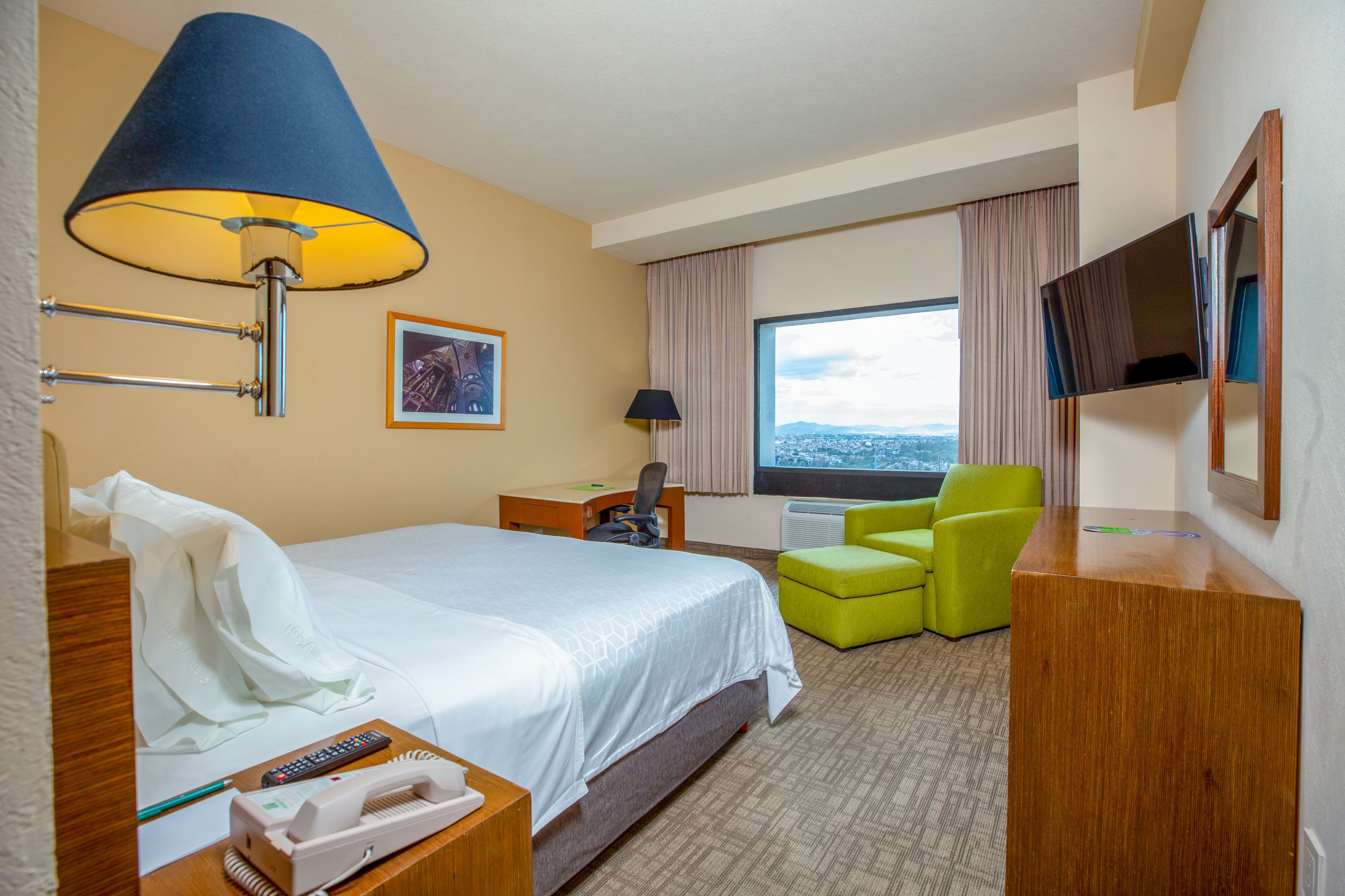 Holiday Inn Puebla La Noria — 86