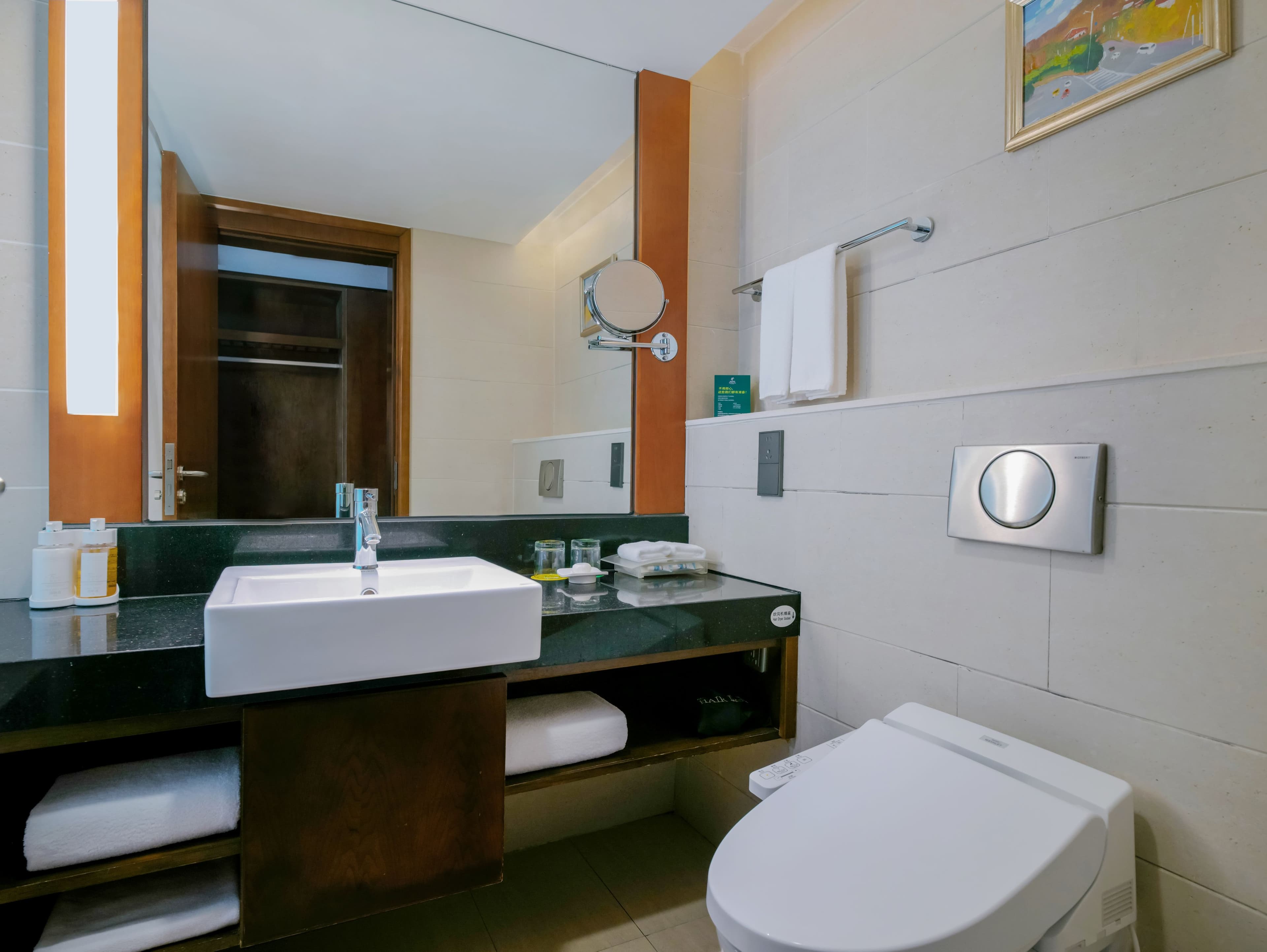 Holiday Inn Qingdao City Centre - Image 4