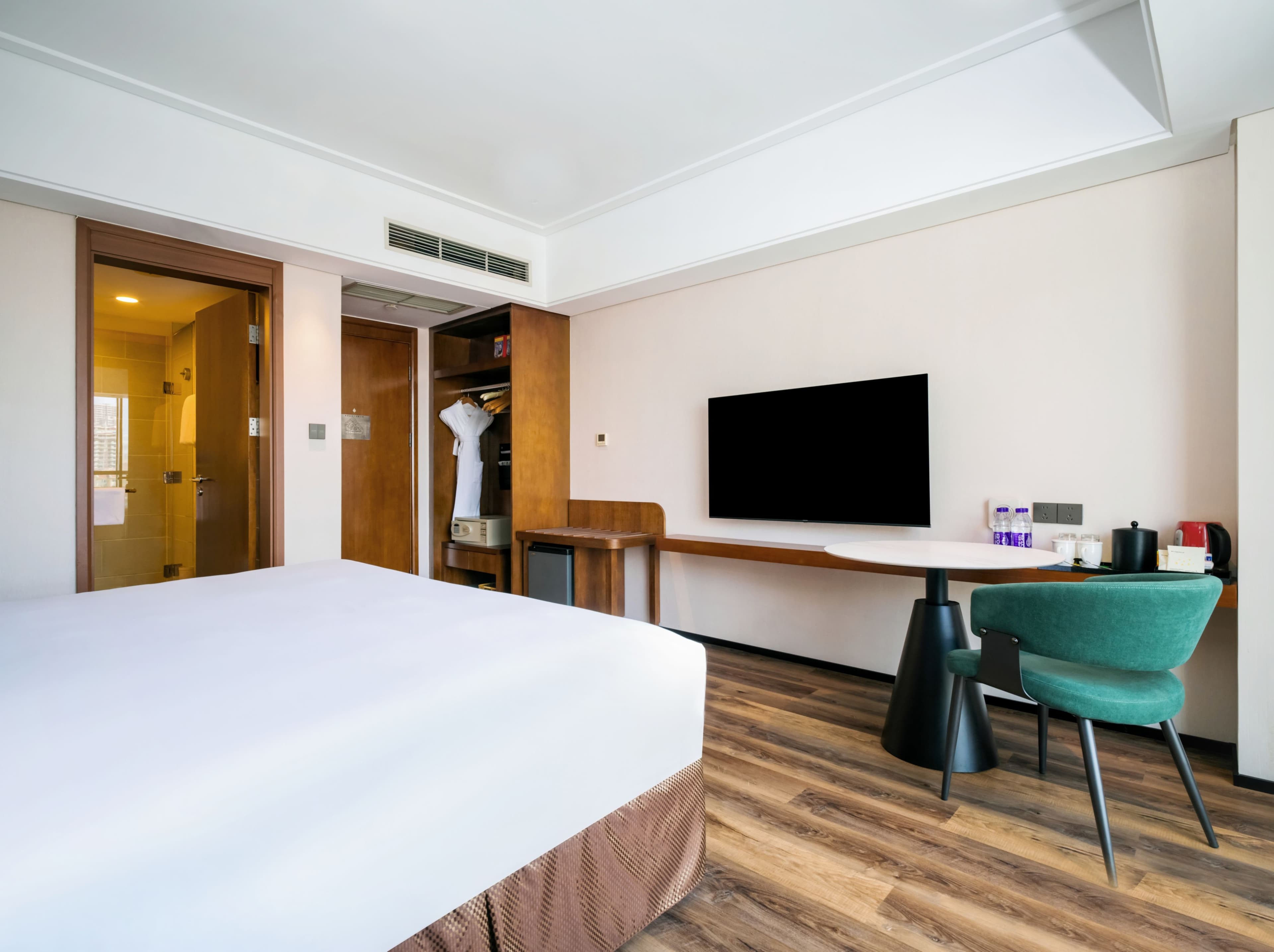 Holiday Inn Qingdao City Centre — 10