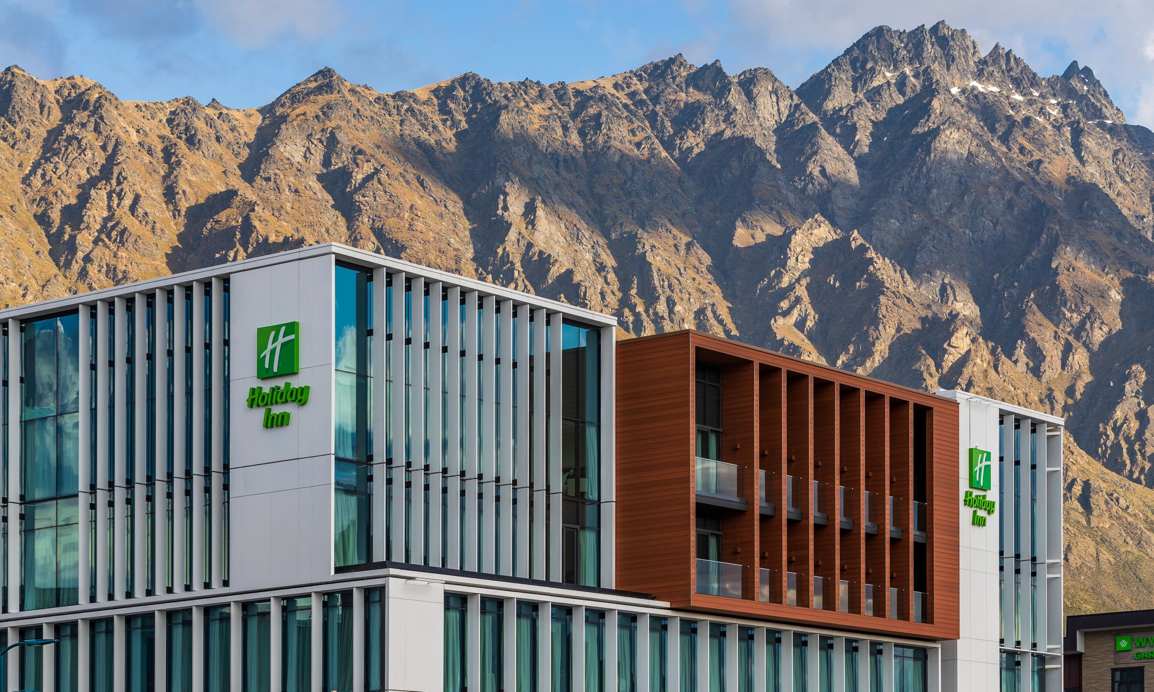 Holiday Inn Queenstown Remarkables Park - Image 1