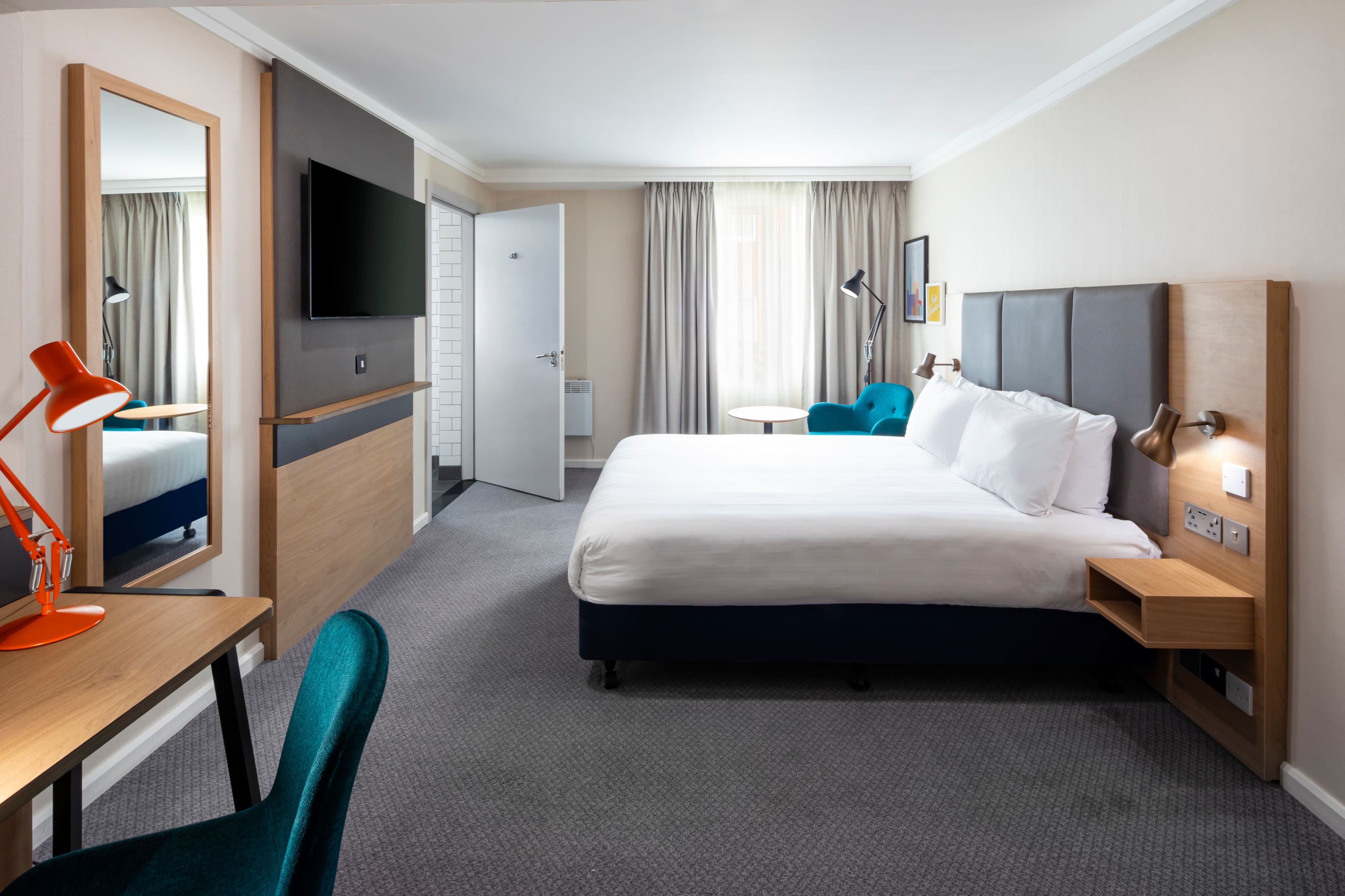 Holiday Inn Reading-South M4, Jct.11 — 7
