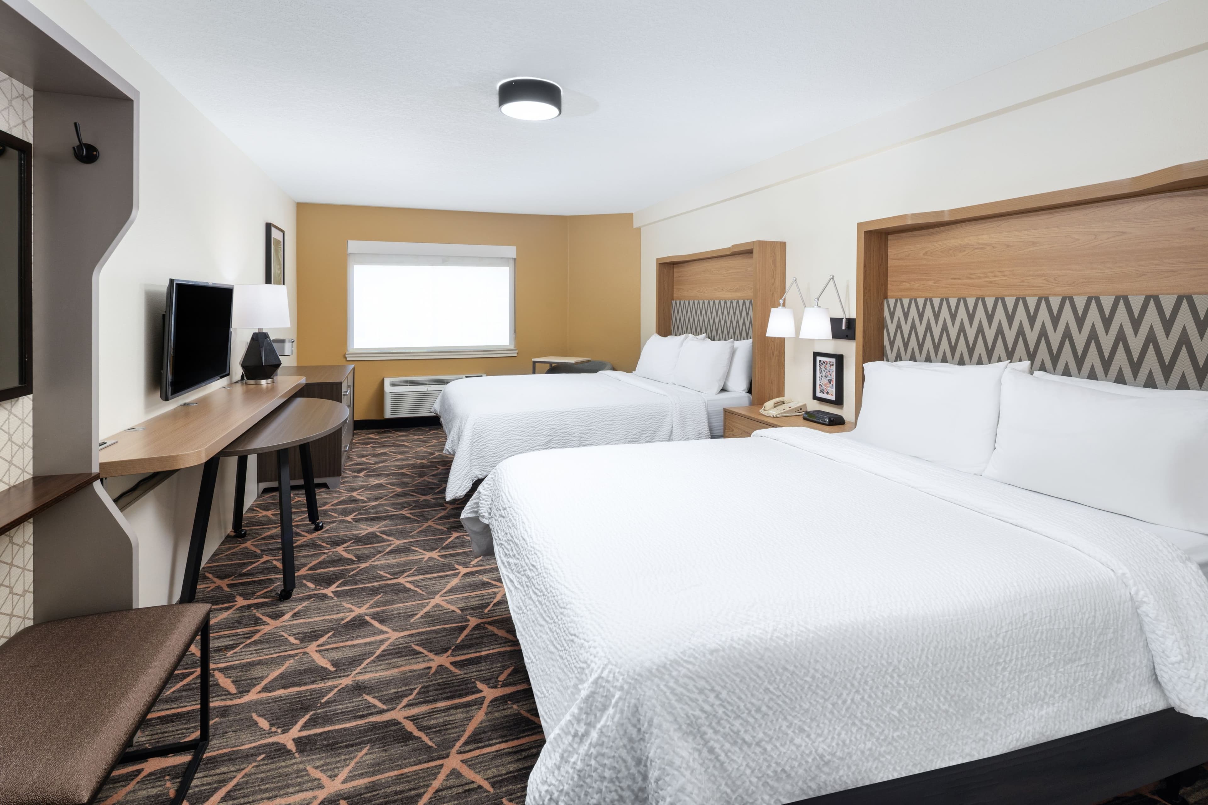Holiday Inn Redding - Image 2