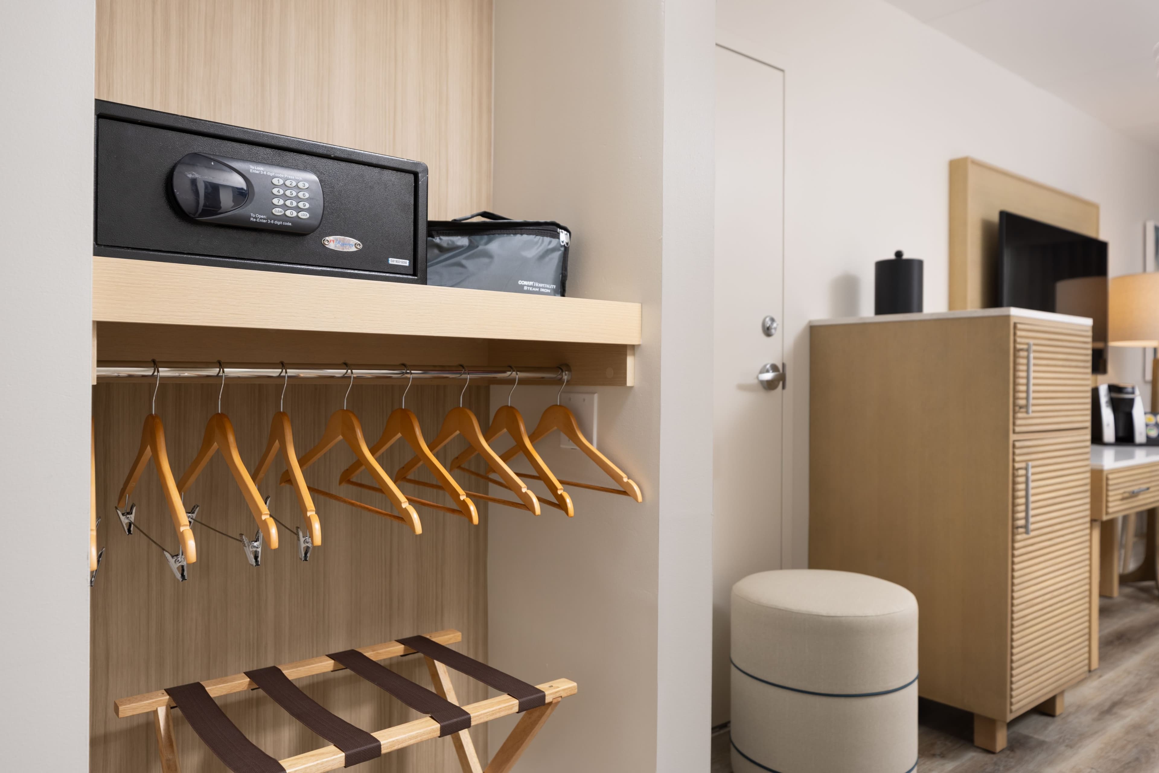 2 Queen Standard Communications Mobility Accessible Tub - Image 6