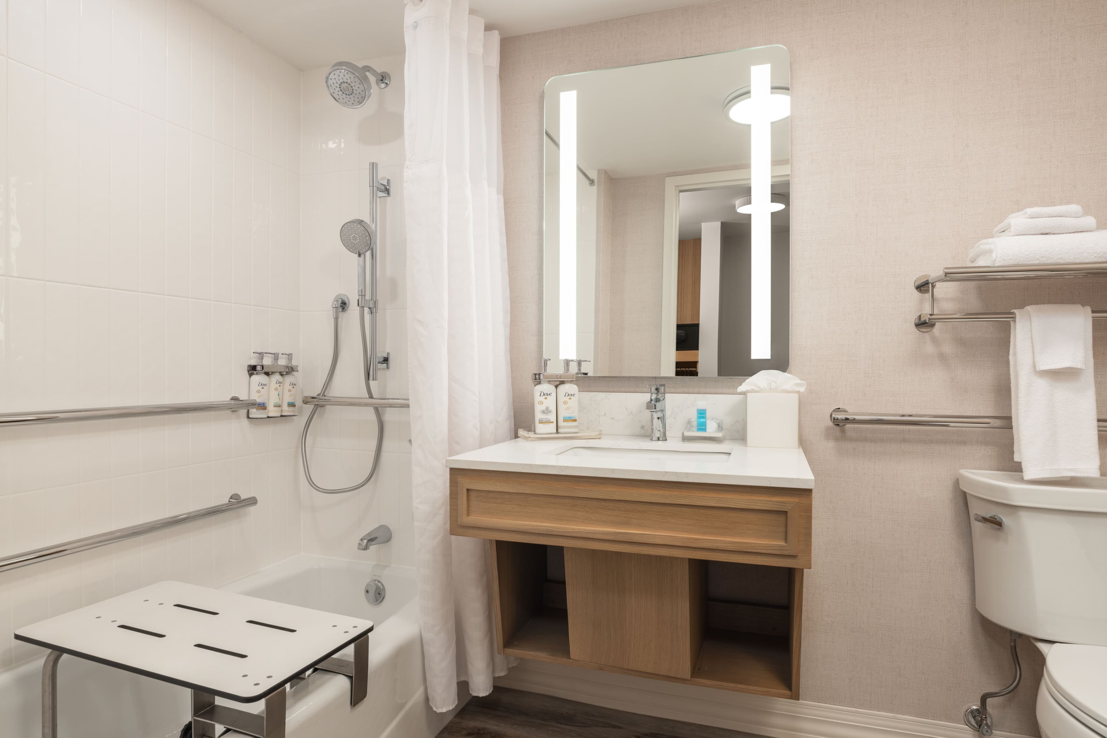 2 Queen Standard Communications Mobility Accessible Tub - Image 5
