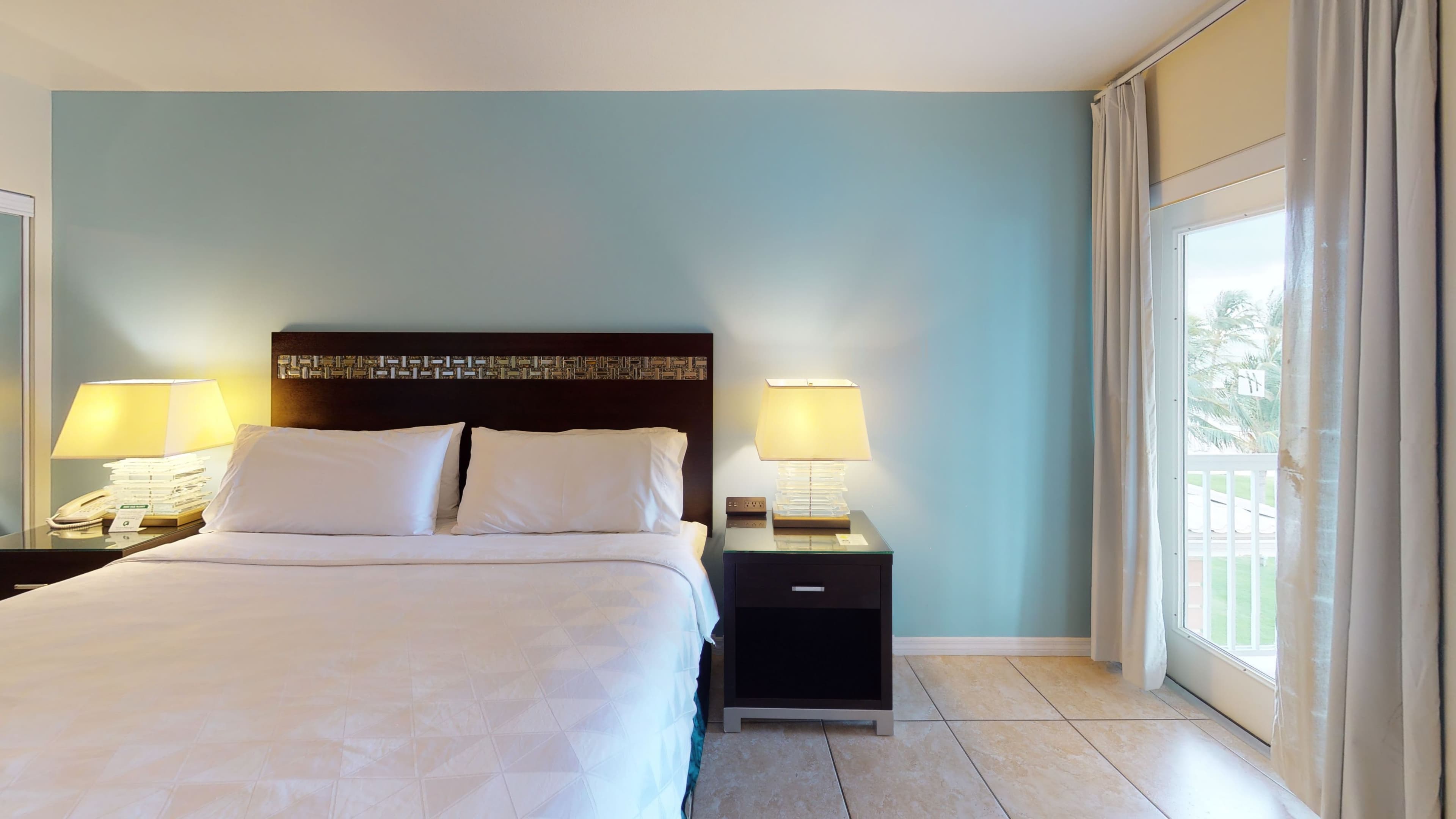 Holiday Inn Resort Grand Cayman — 9