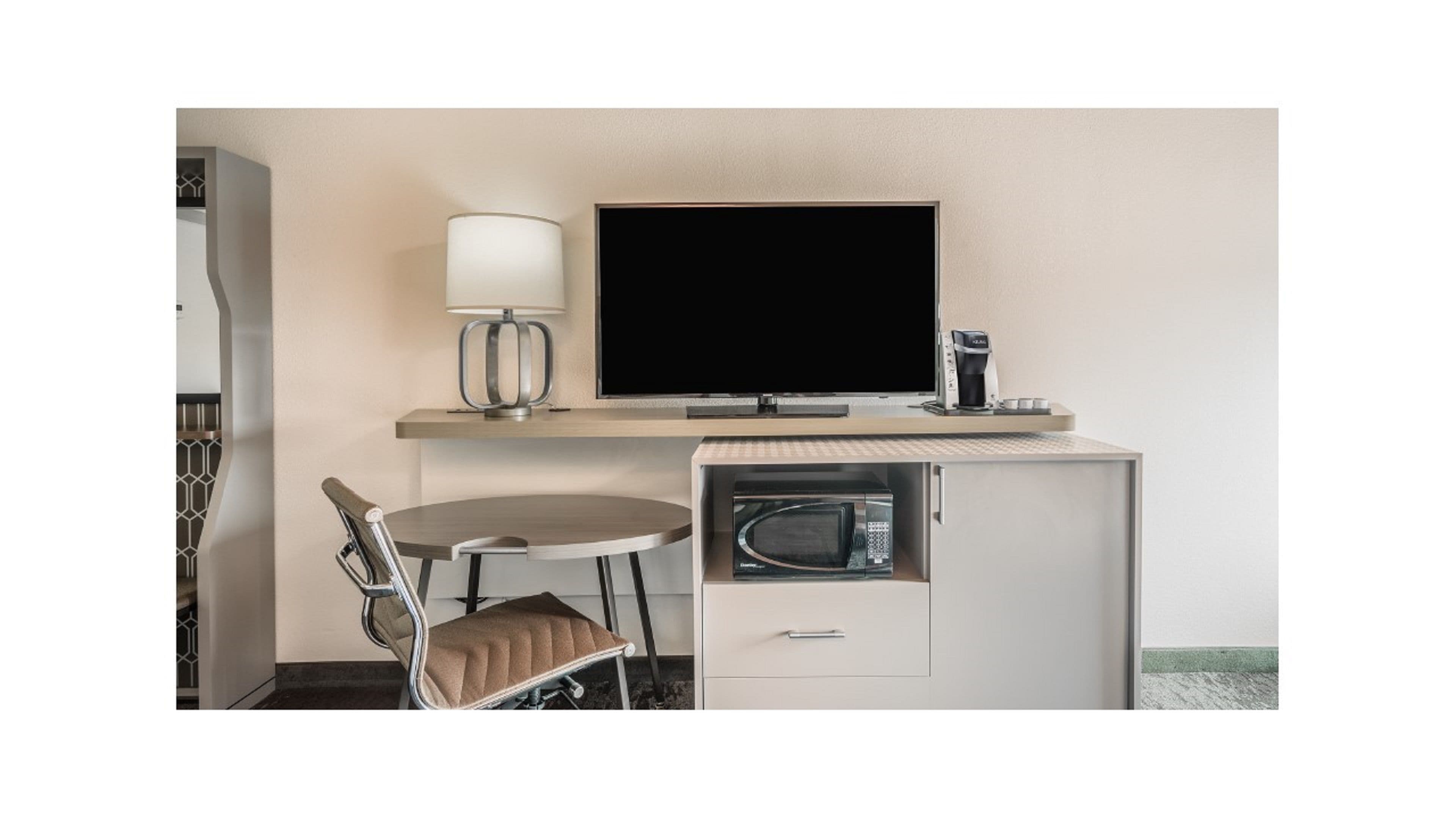 Holiday Inn Roanoke Airport-Conference CTR - Image 3