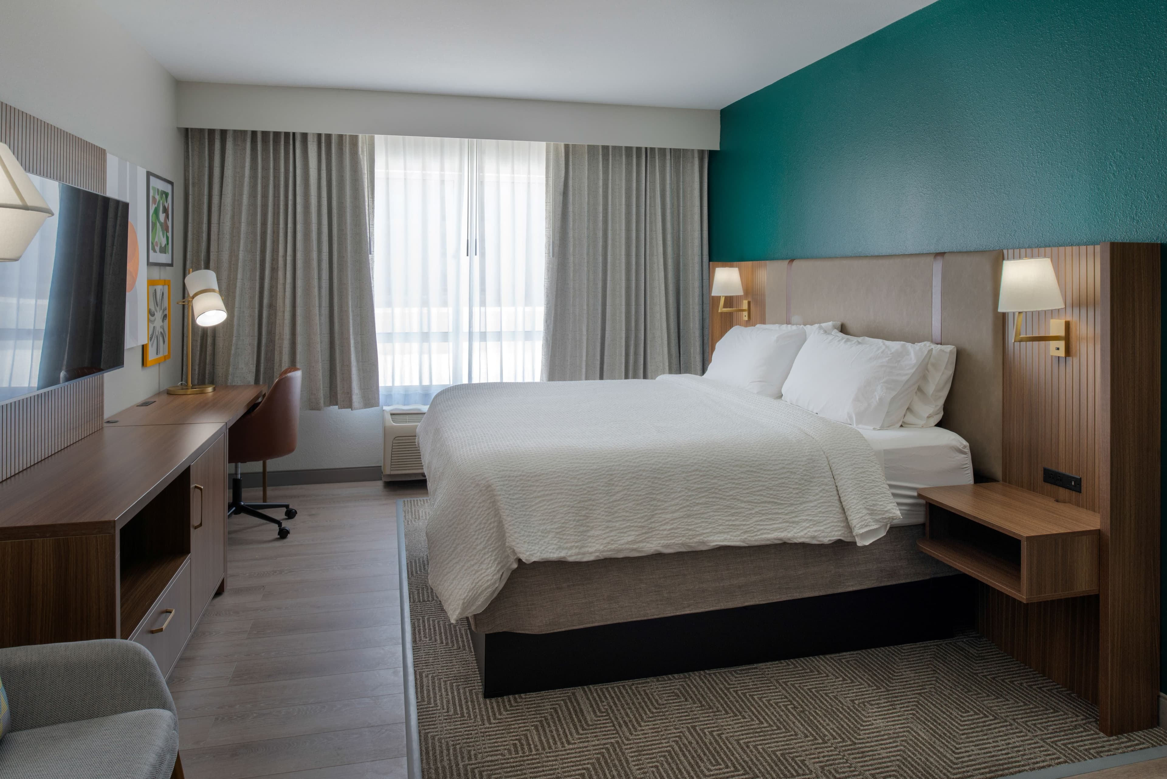 1 King Bed Standard - Image 3