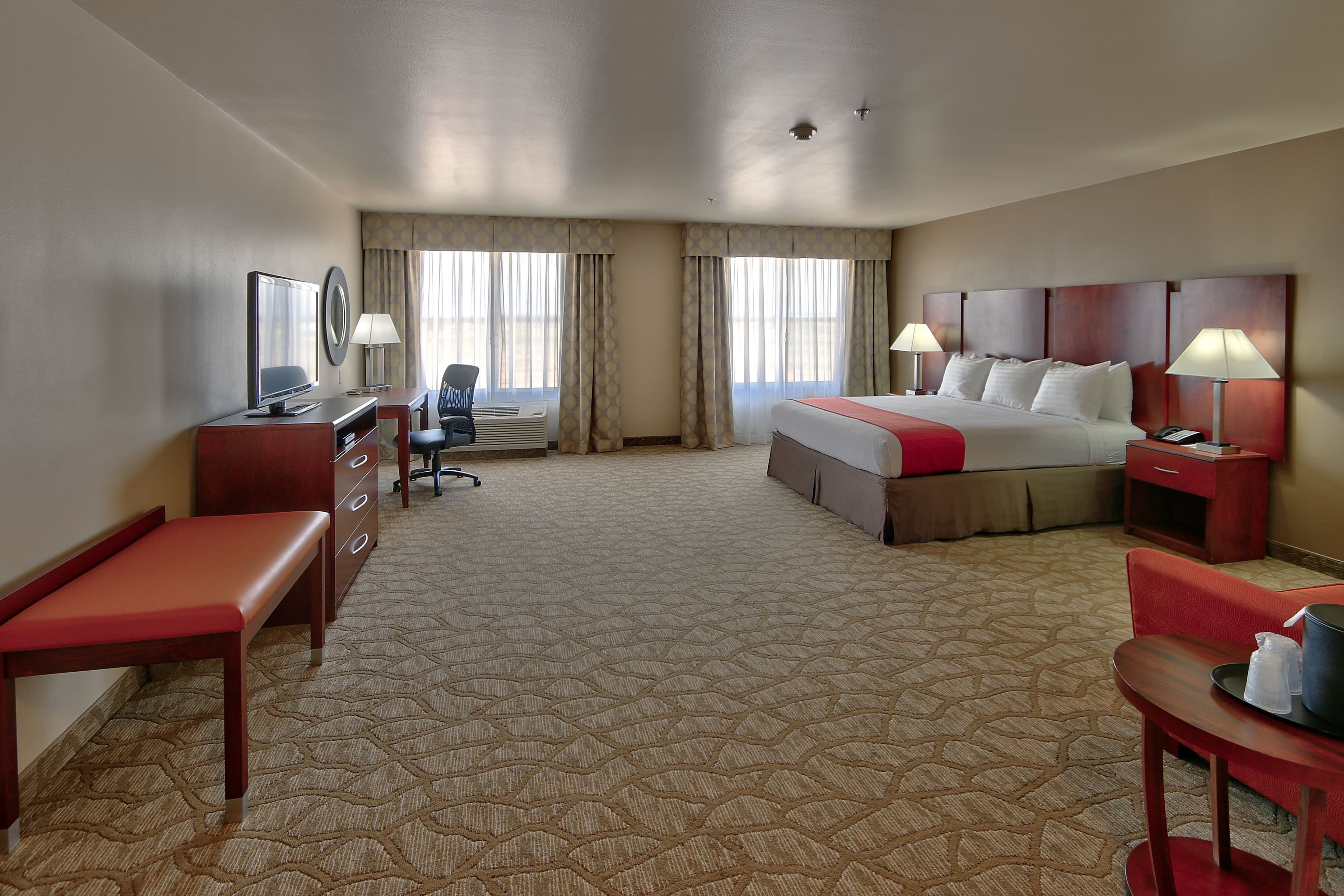 Holiday Inn Roswell - Image 4