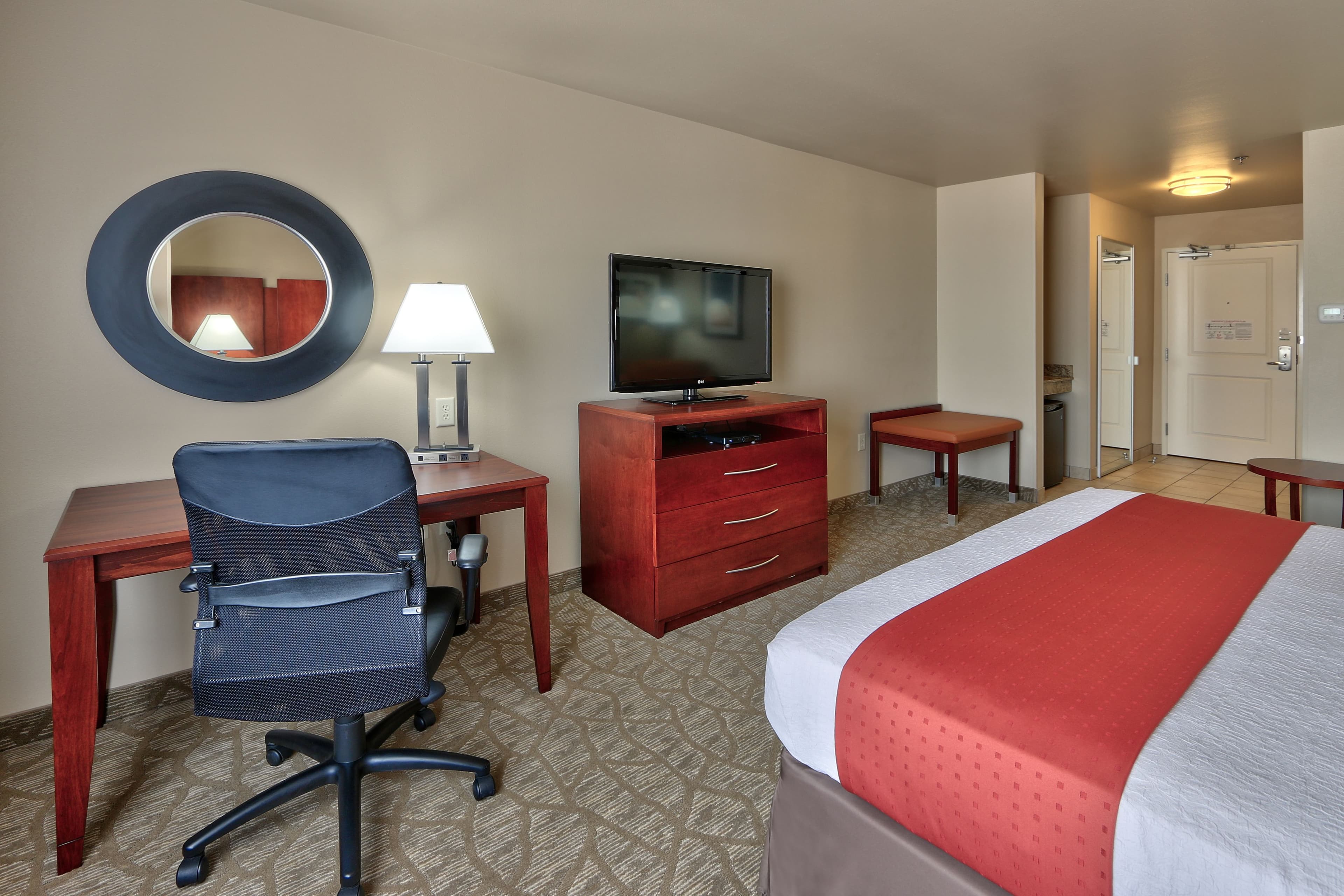 Holiday Inn Roswell - Image 2