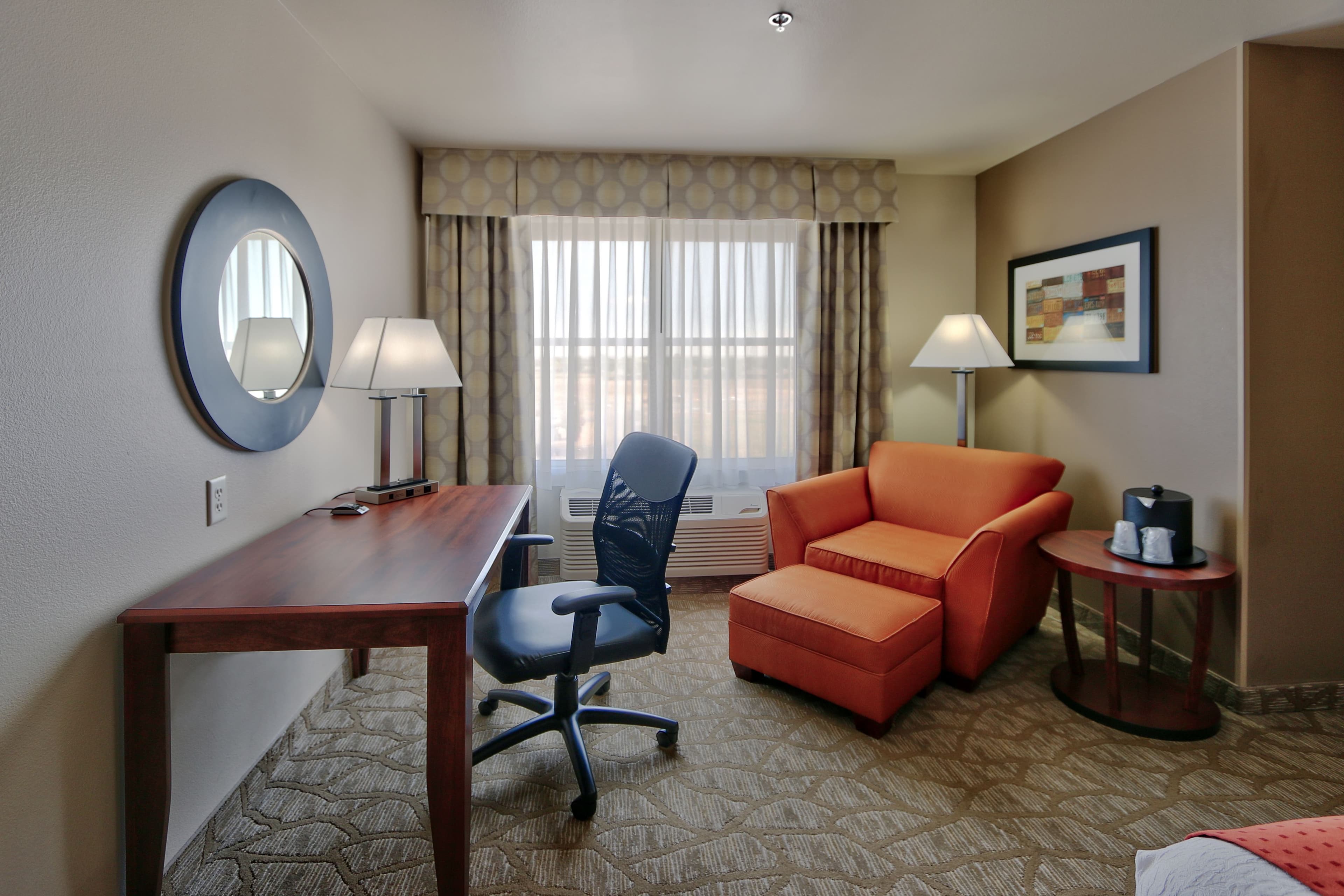 Holiday Inn Roswell - Image 3