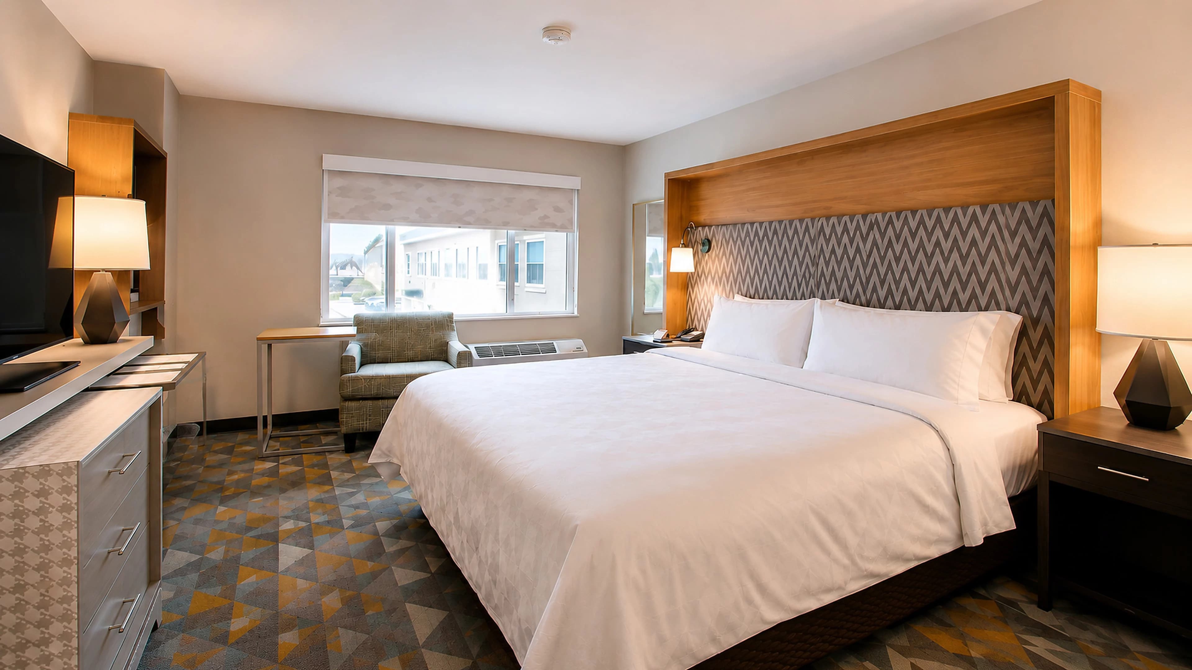Holiday Inn Salem — 9
