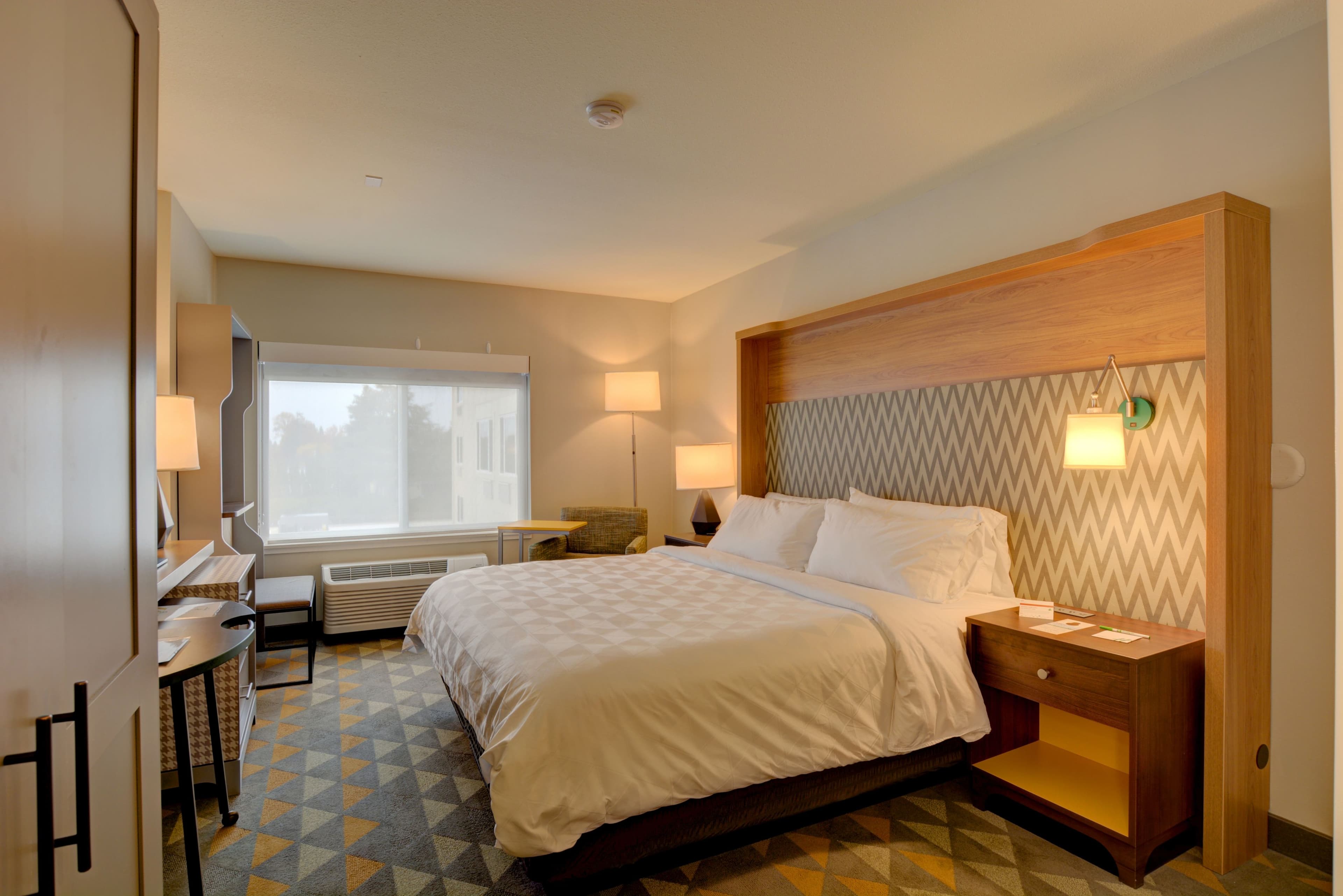 Holiday Inn Salem — 9