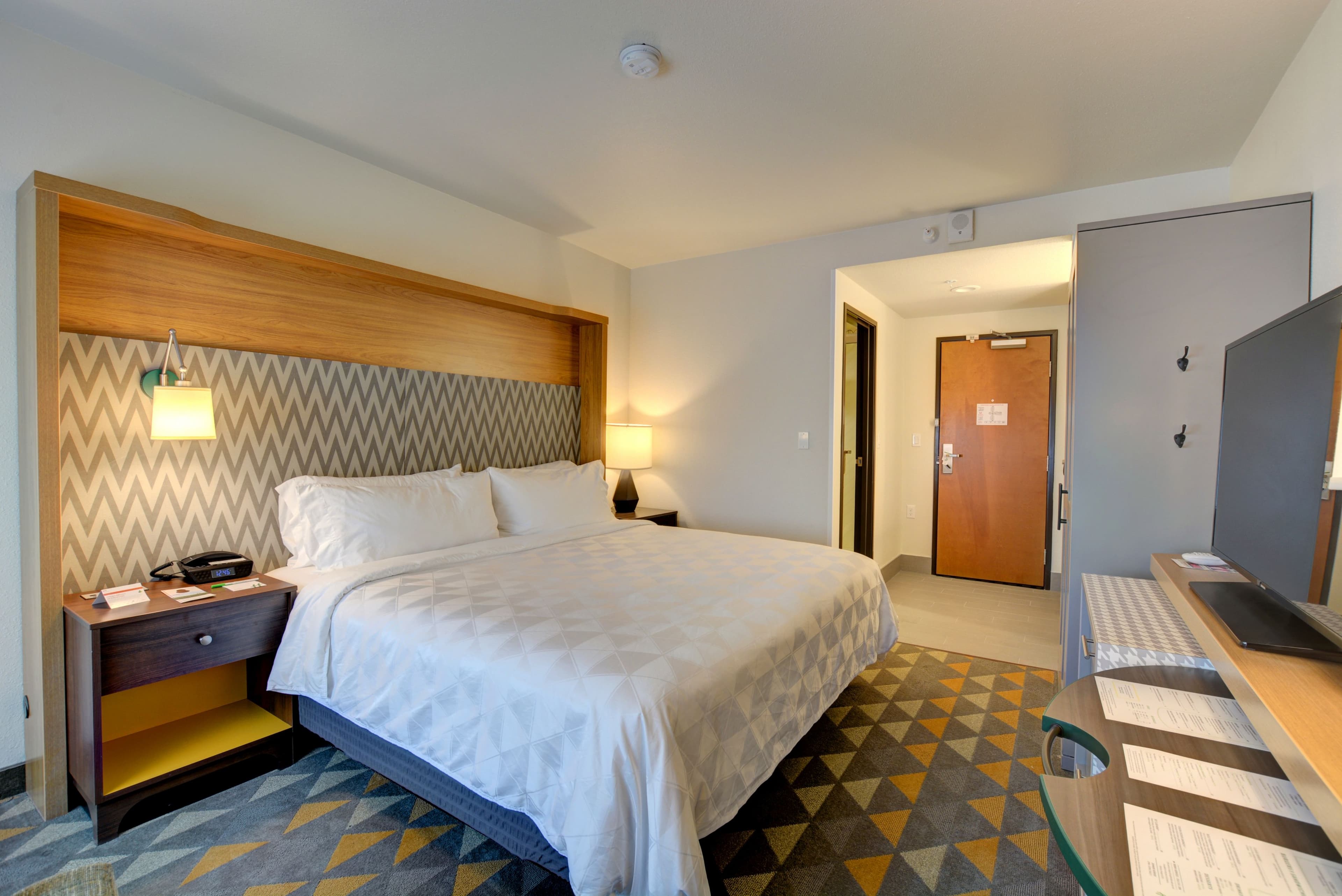 Holiday Inn Salem - Image 2