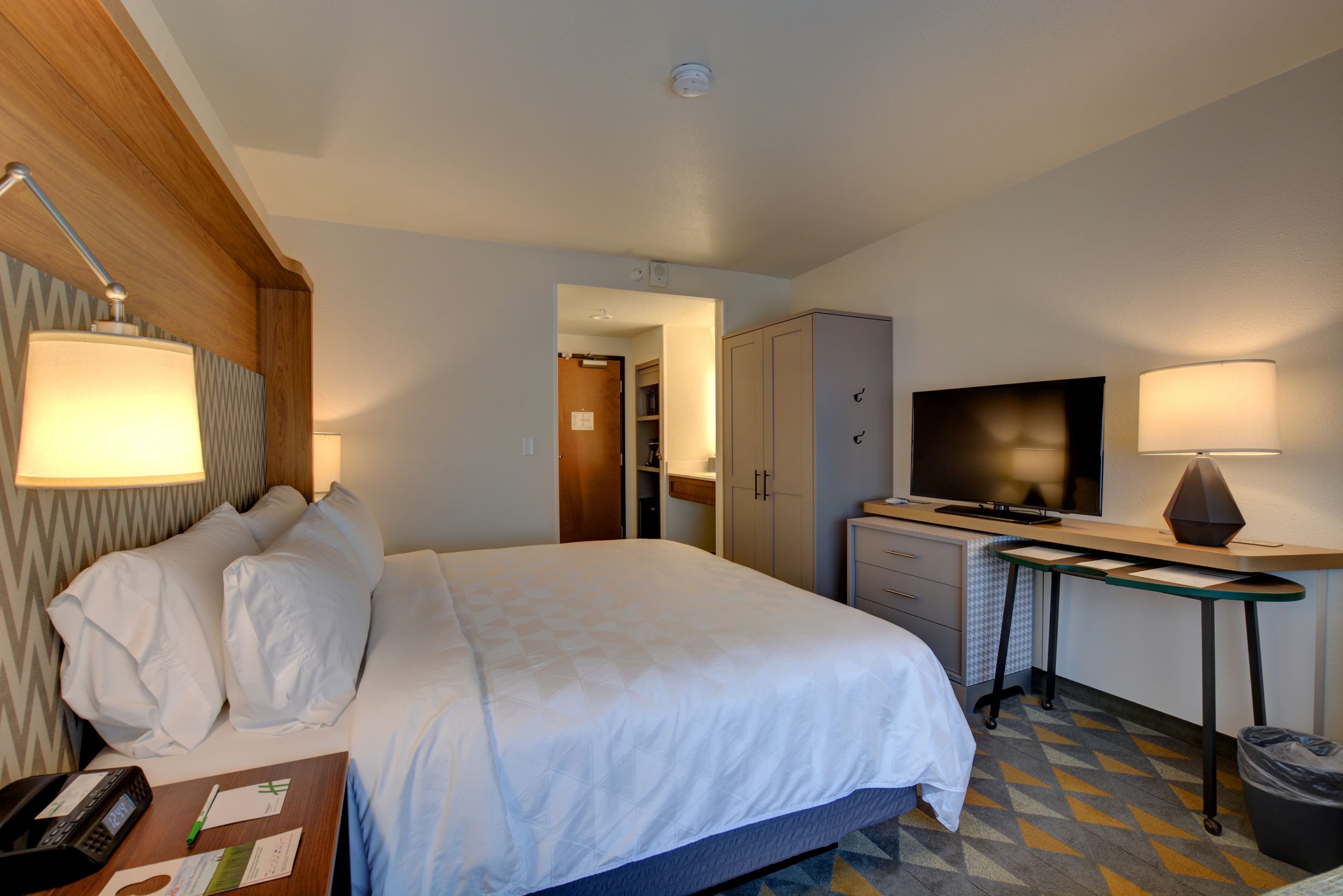 Holiday Inn Salem - Image 4