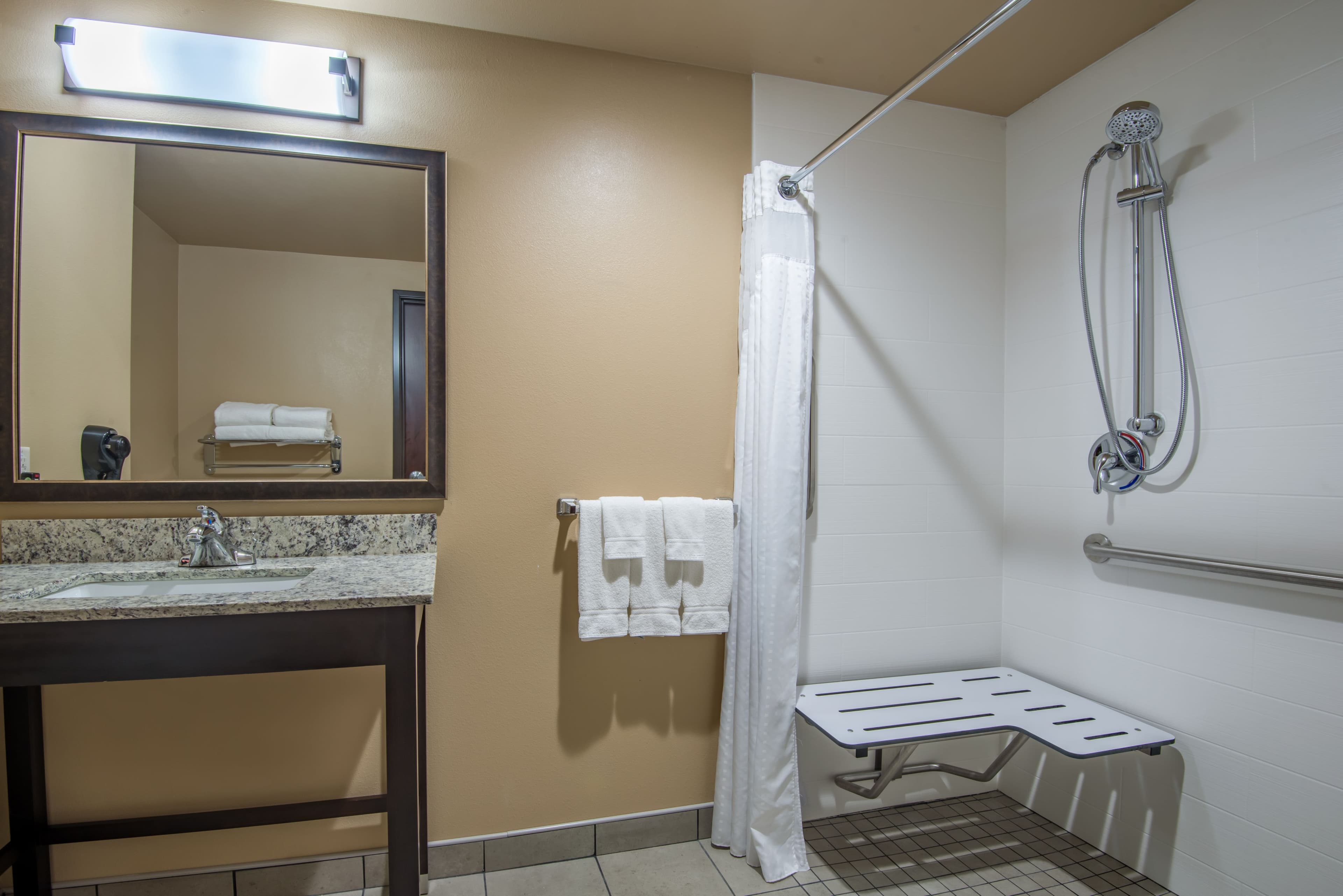 Holiday Inn Salina — 7