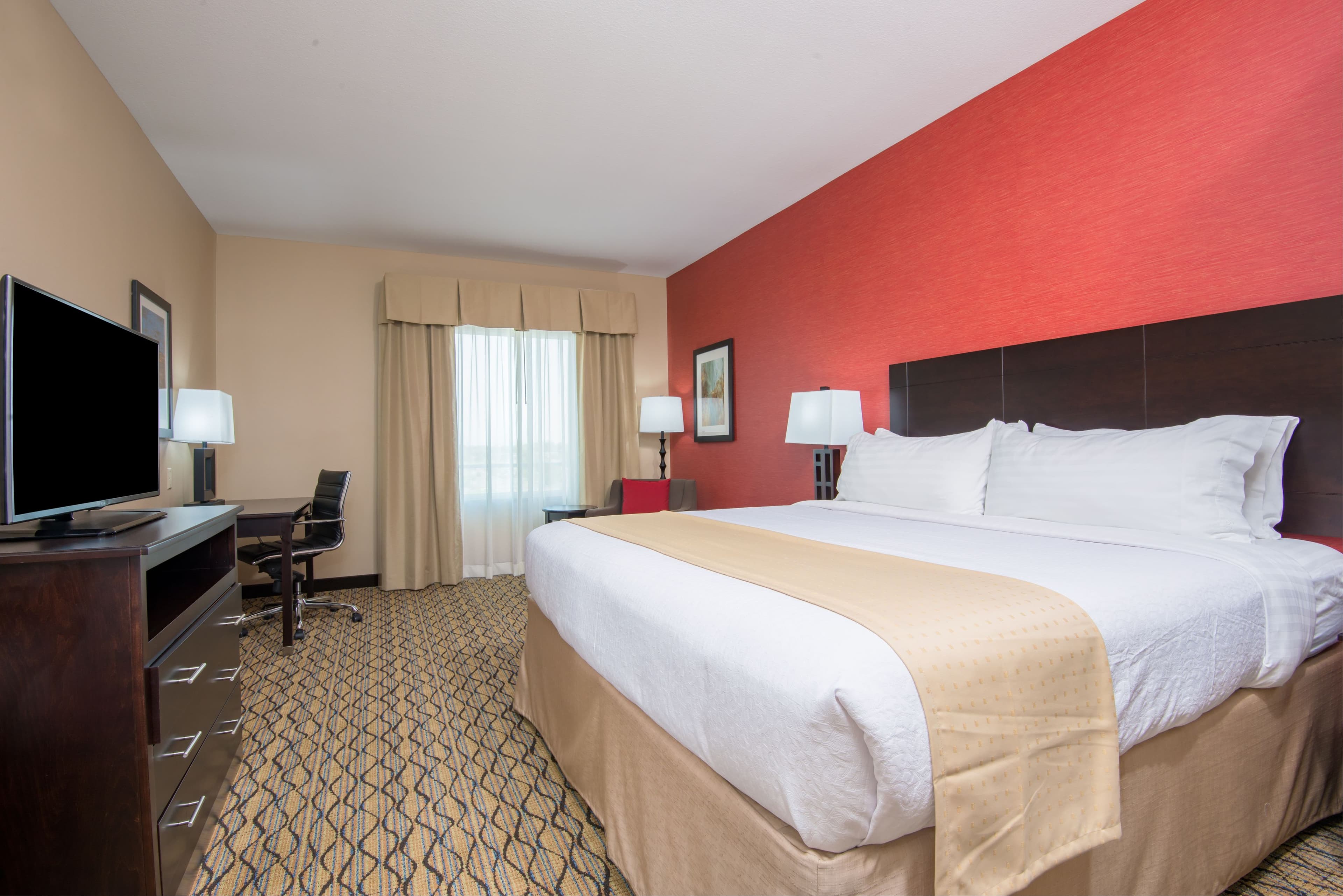 Holiday Inn Salina - Image 4