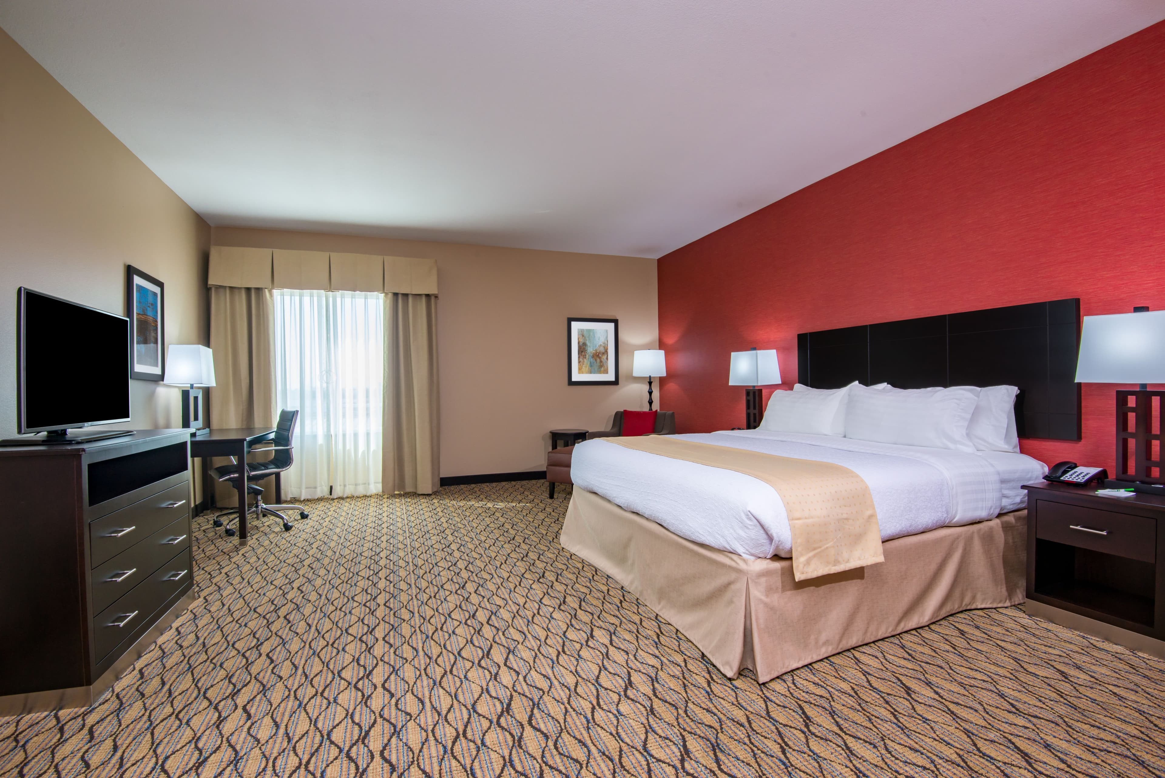 Holiday Inn Salina - Image 2