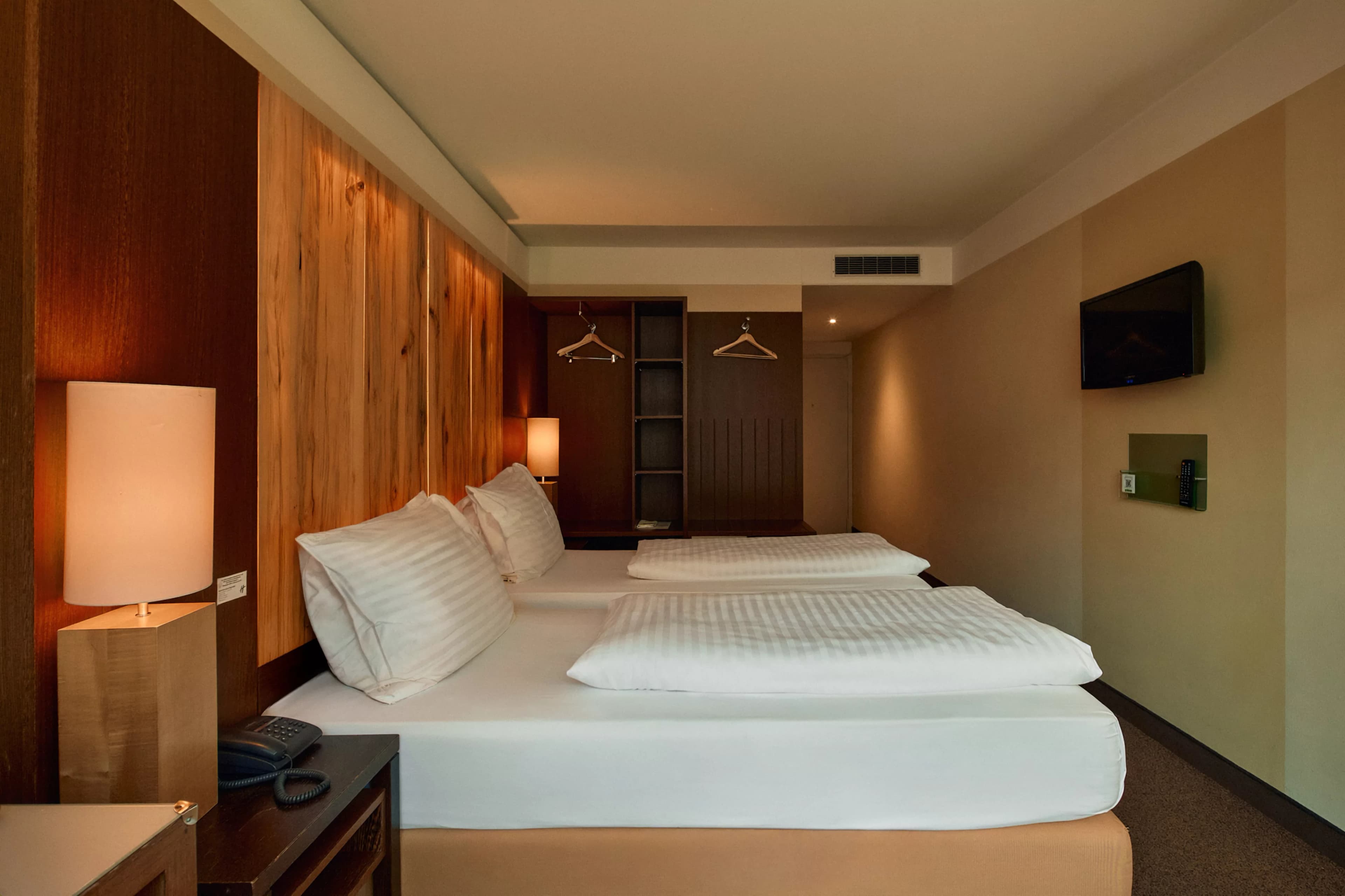 Holiday Inn Salzburg City — 11