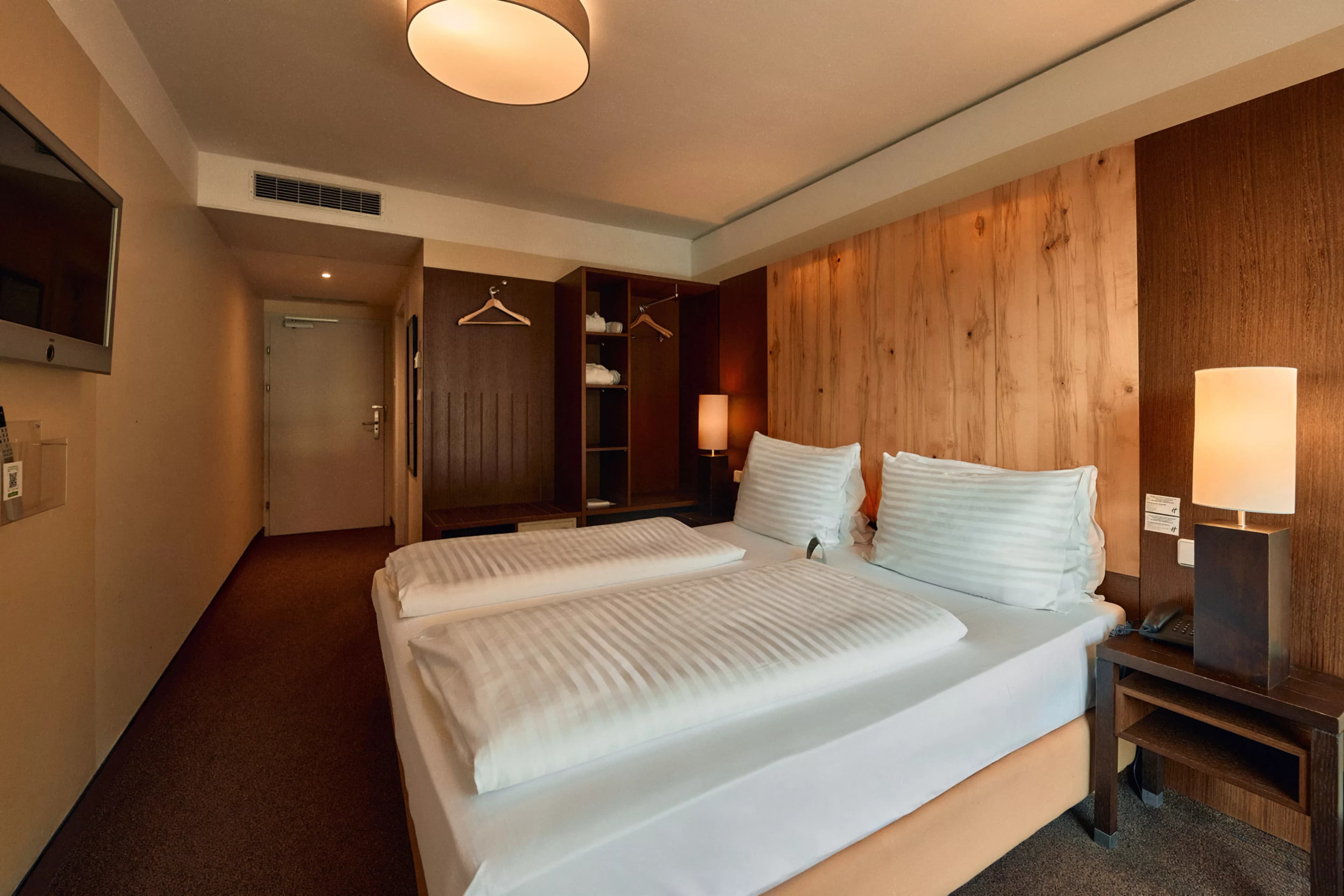 Holiday Inn Salzburg City — 15