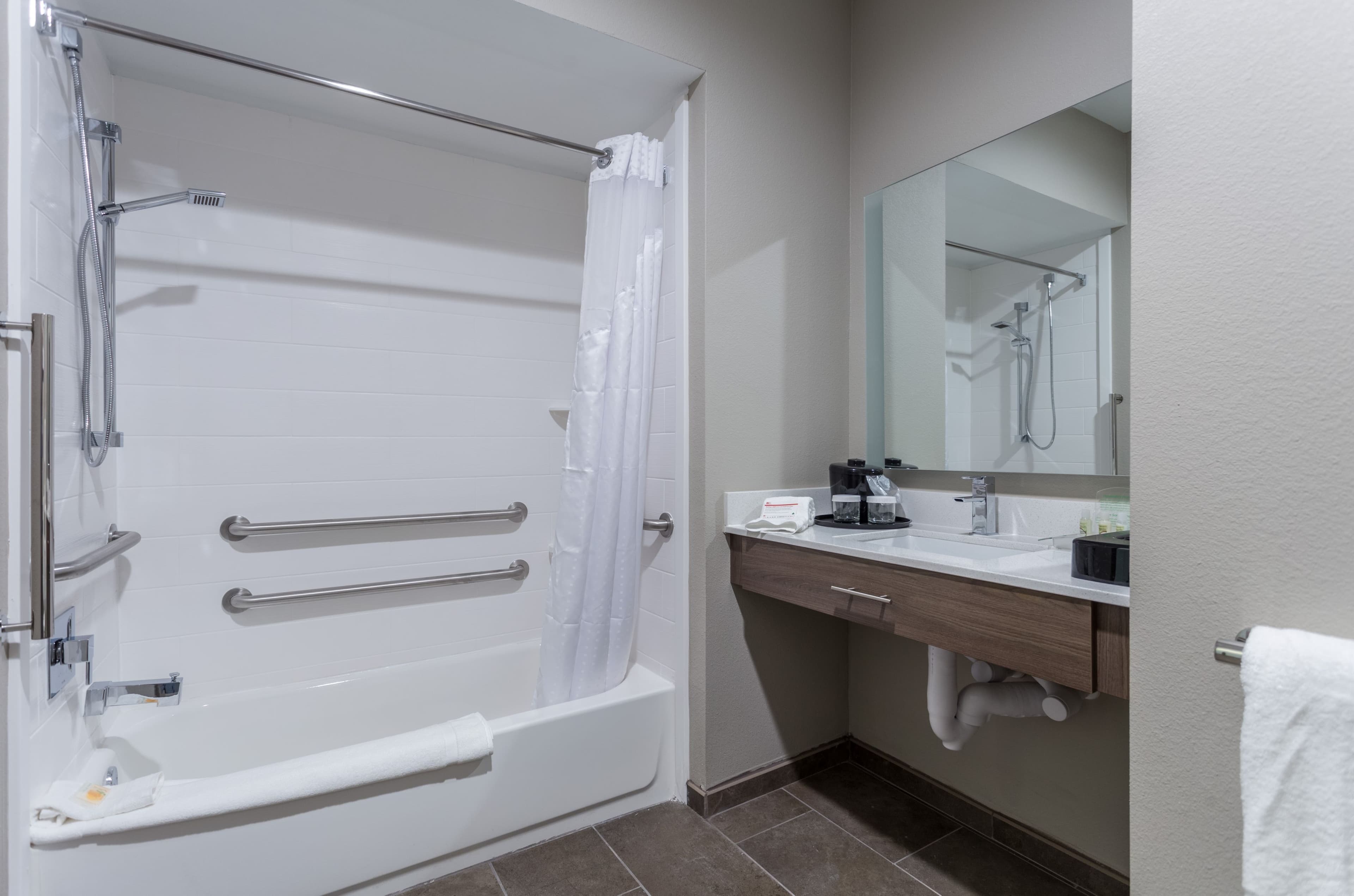 Holiday Inn San Marcos-Convention CTR Area — 19