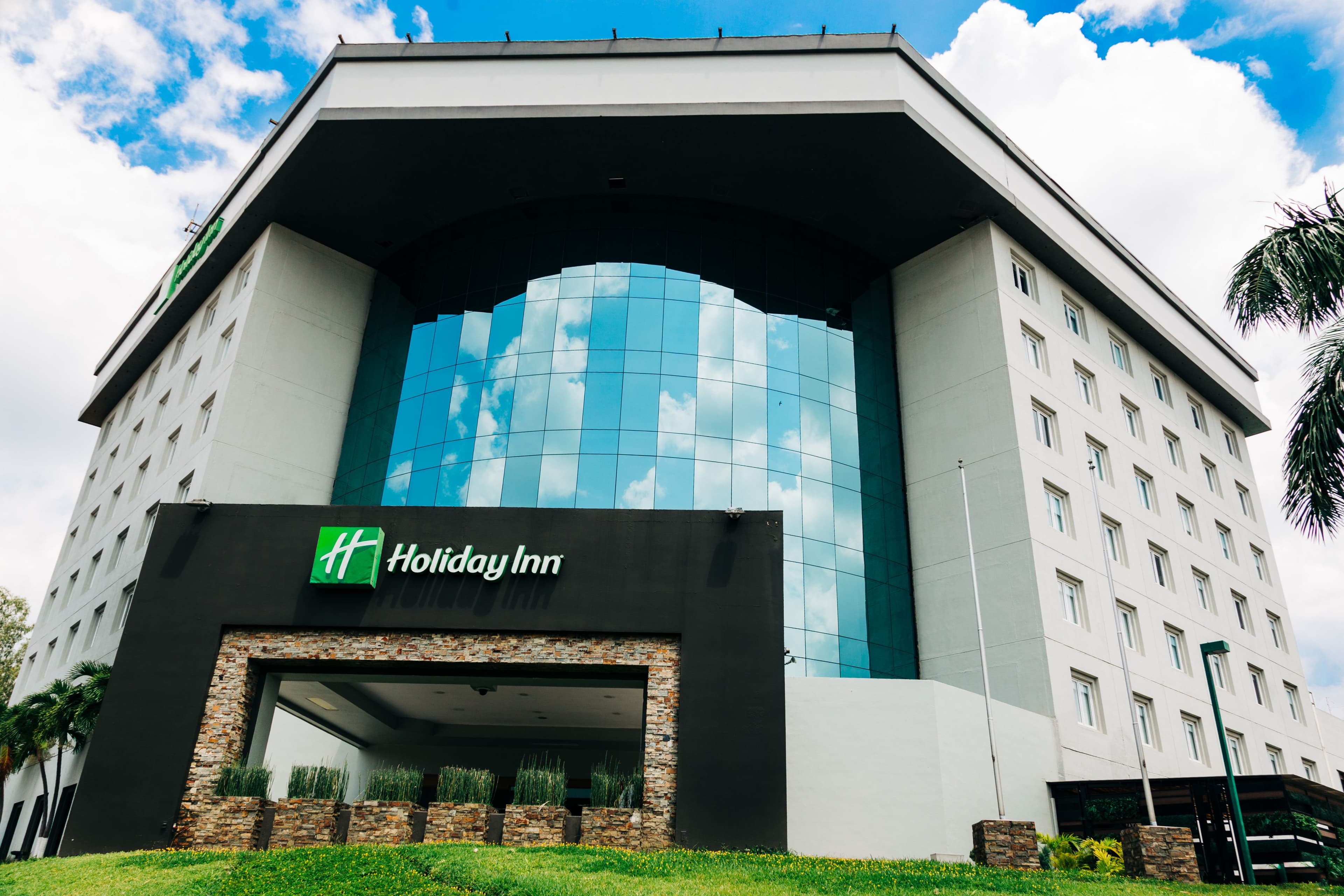 Holiday Inn San Salvador - Image 1