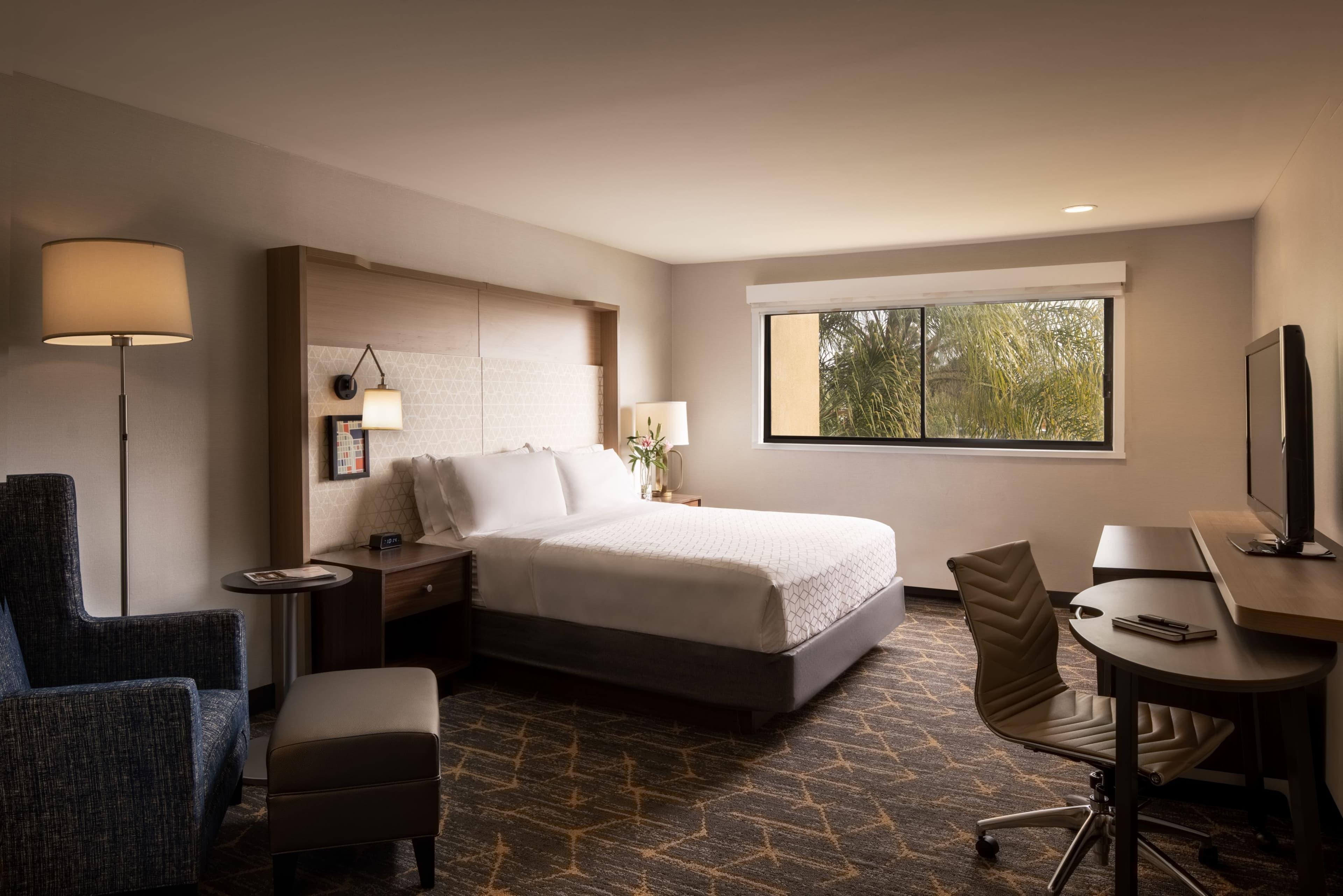 Holiday Inn Santa Ana-Orange Co. Arpt — 6