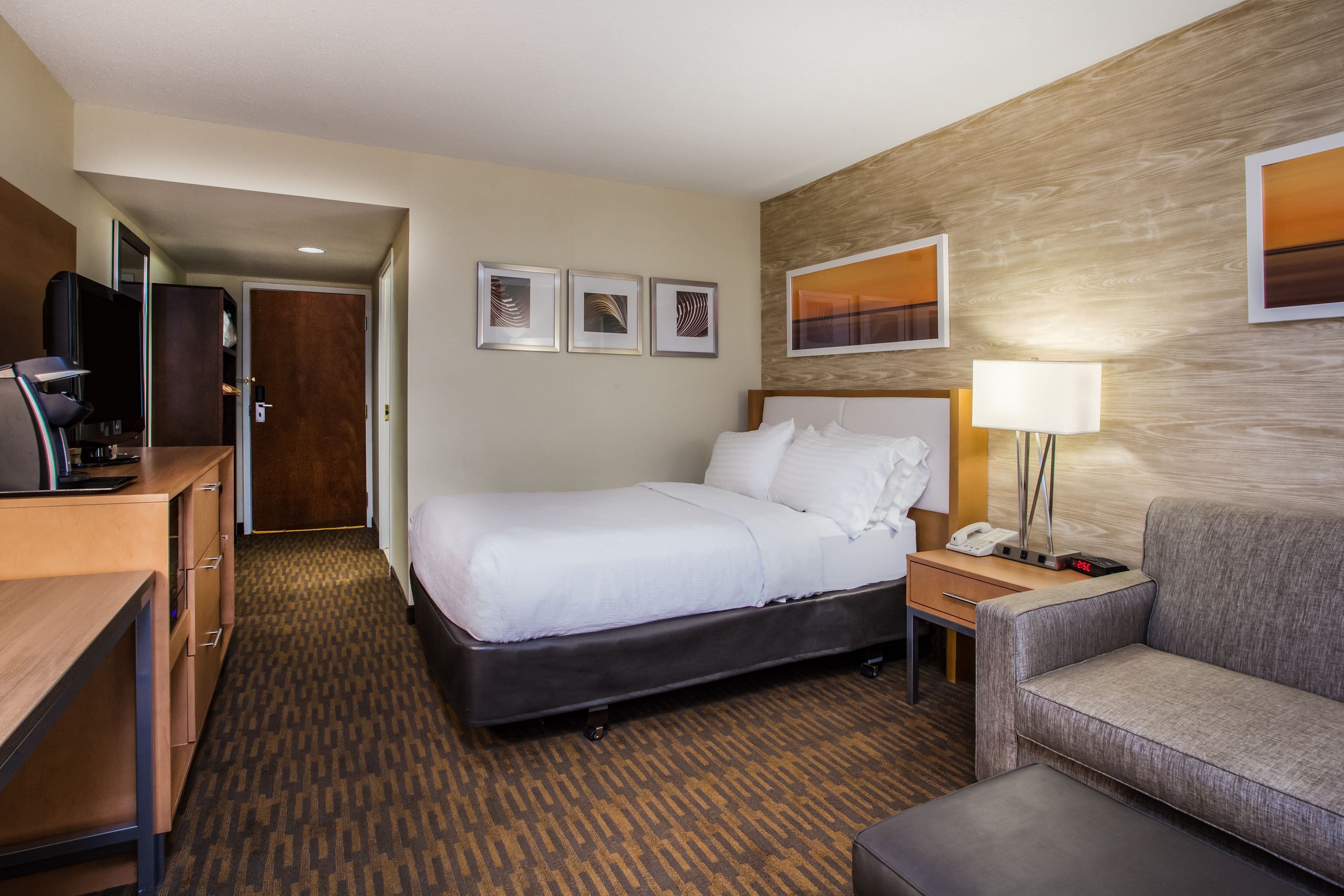 Holiday Inn Saratoga Springs - Image 2
