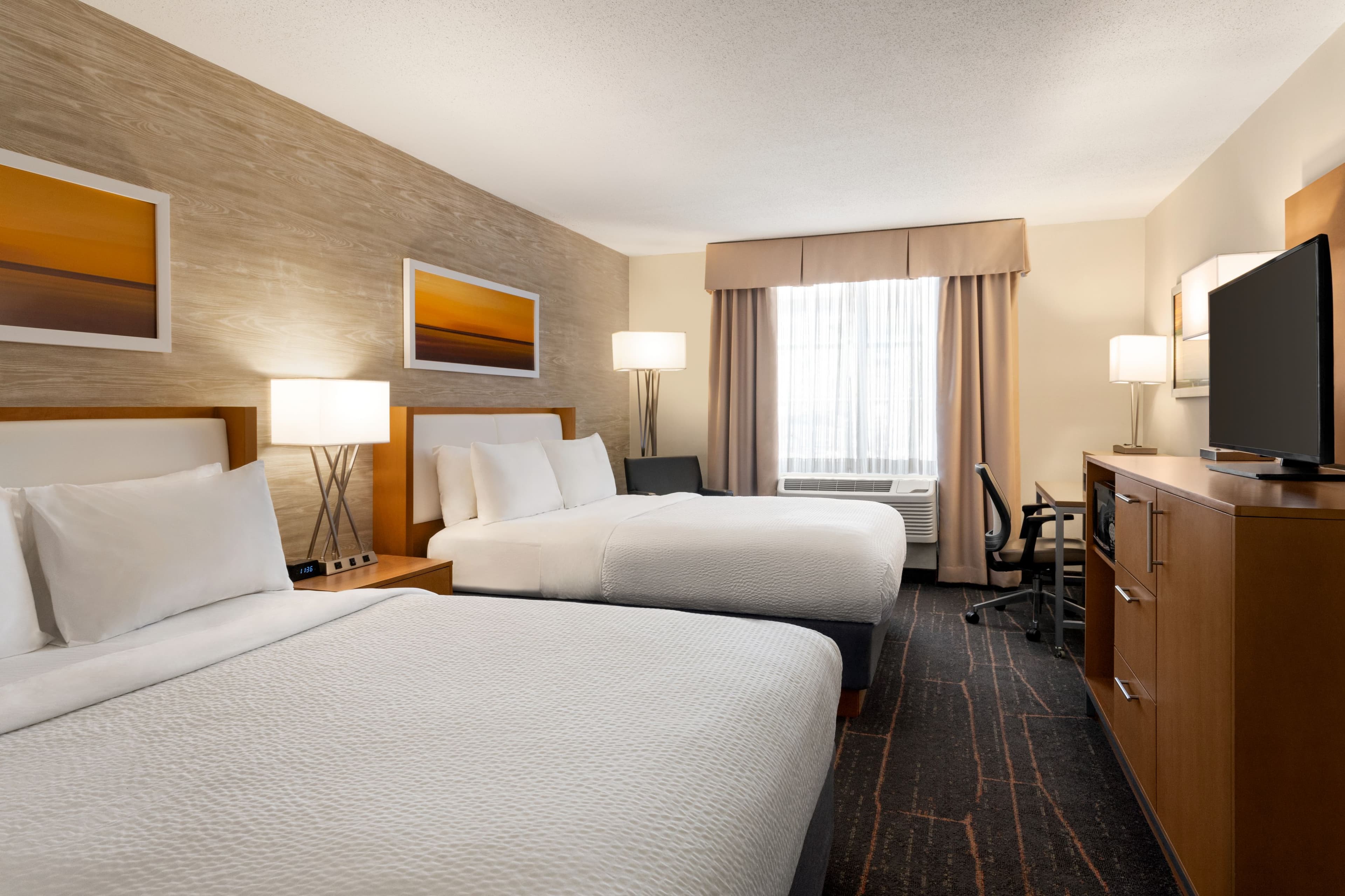 Holiday Inn Saratoga Springs — 19