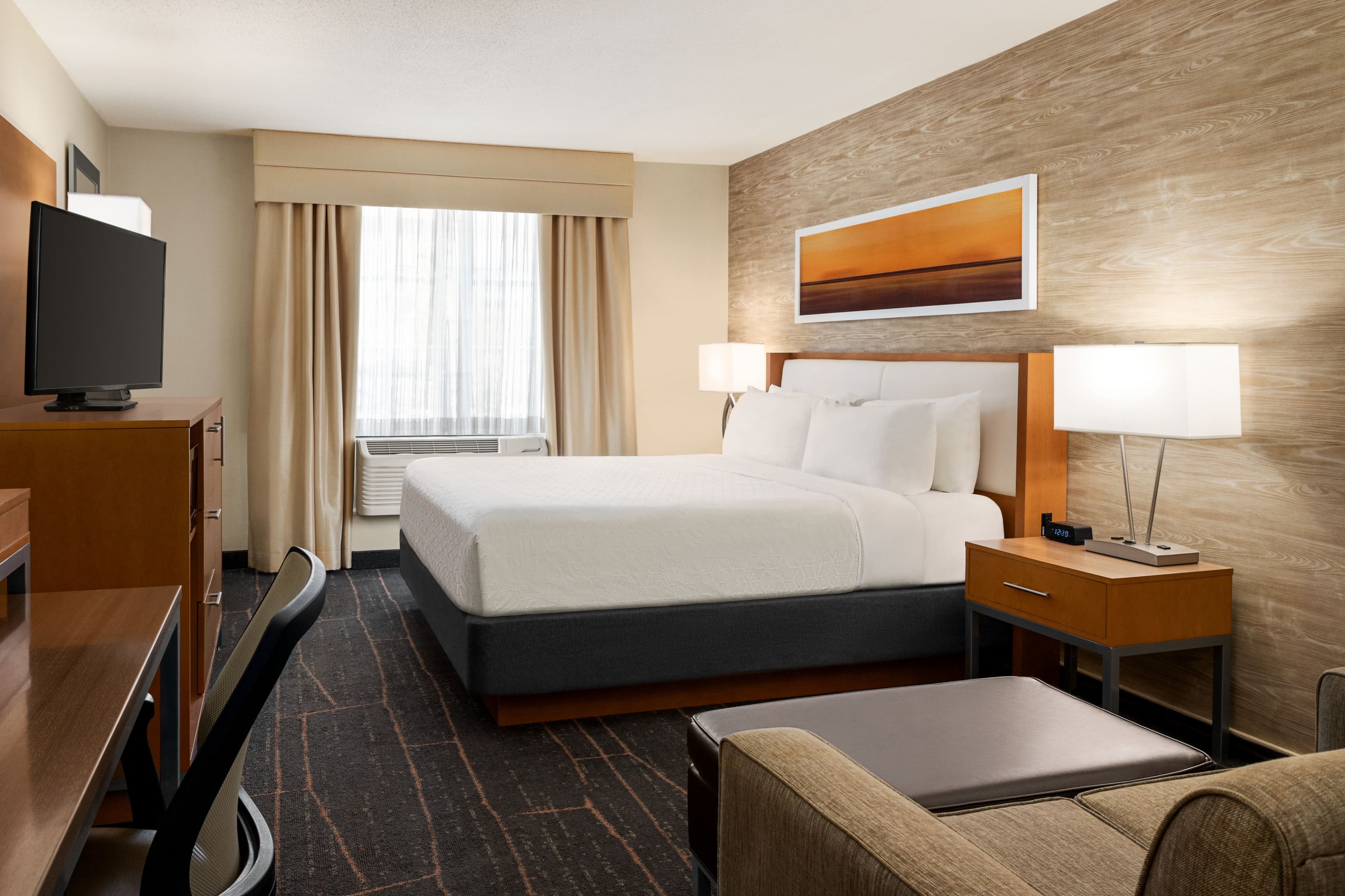 Holiday Inn Saratoga Springs - Image 5