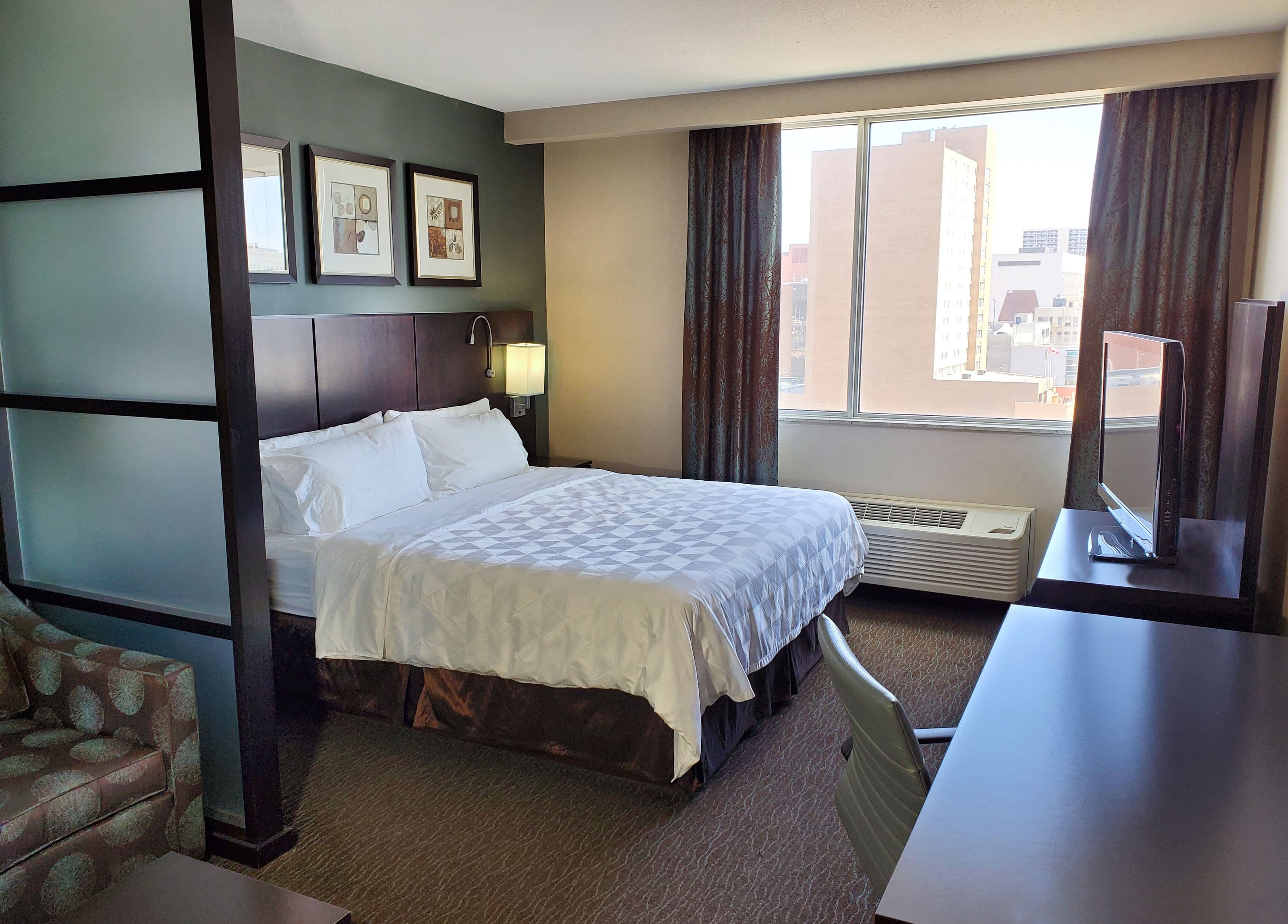 Holiday Inn Saskatoon Downtown - Image 2