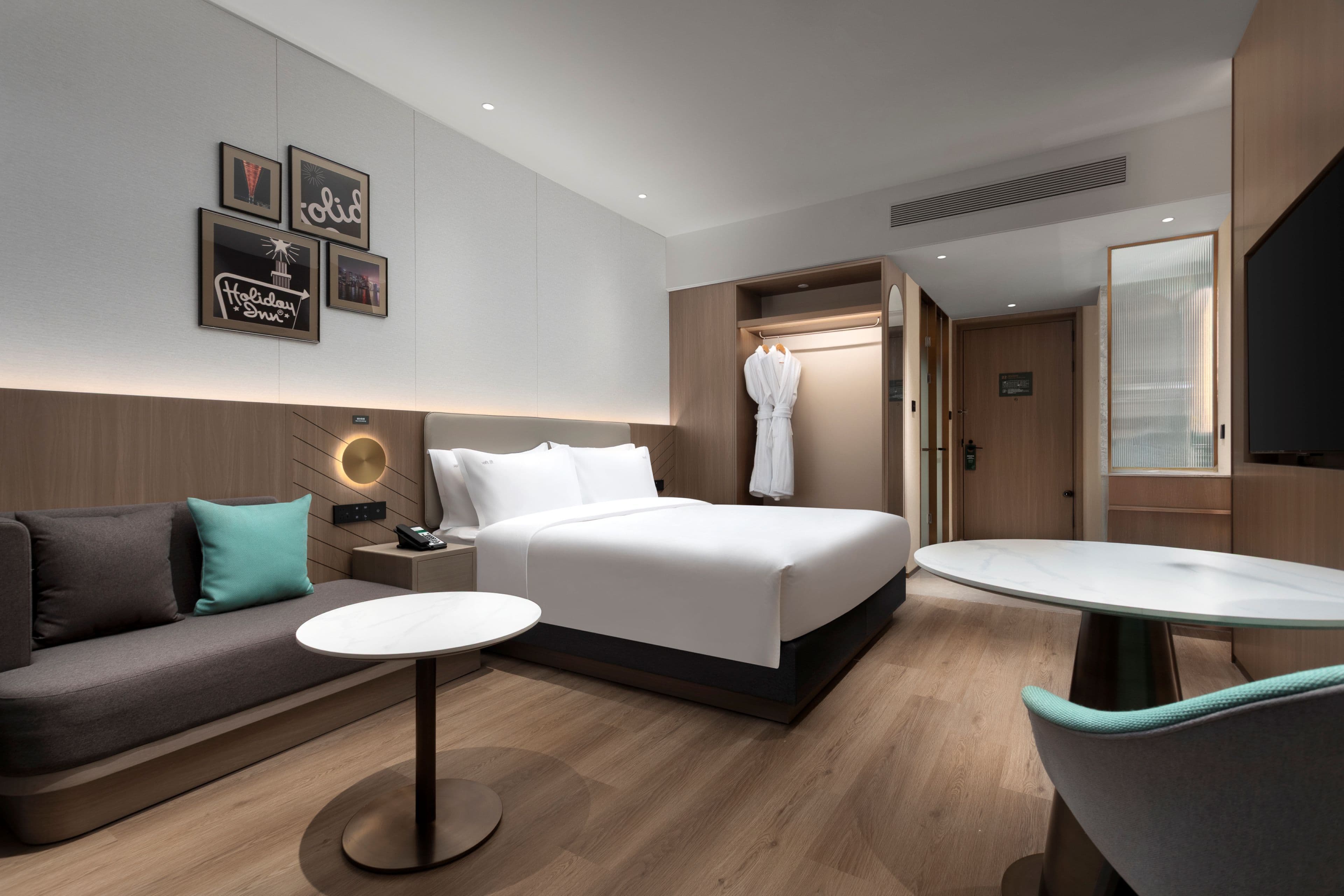 Holiday Inn Shanghai Jing'an — 2