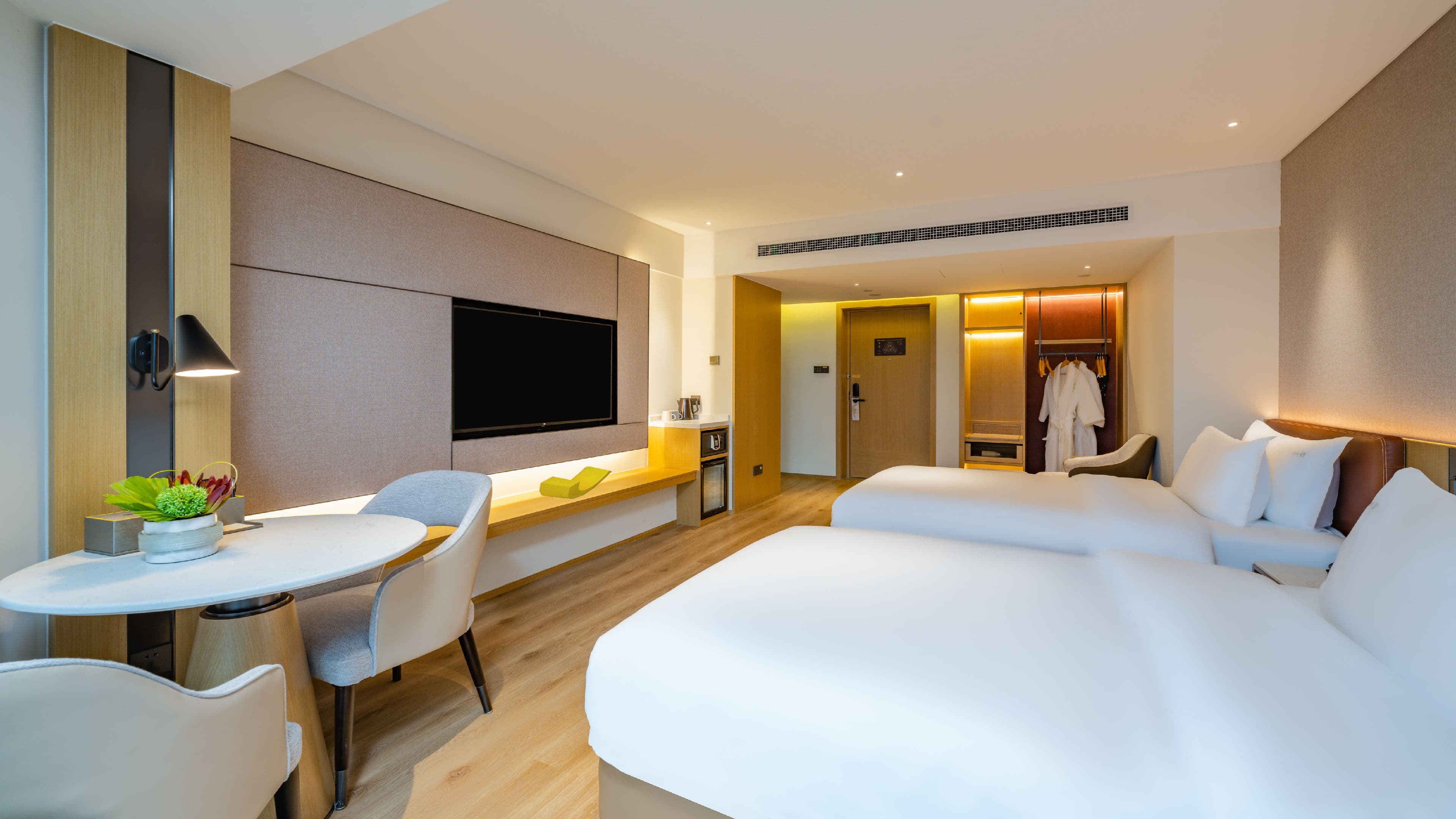 Holiday Inn Shanghai Huaxia — 21