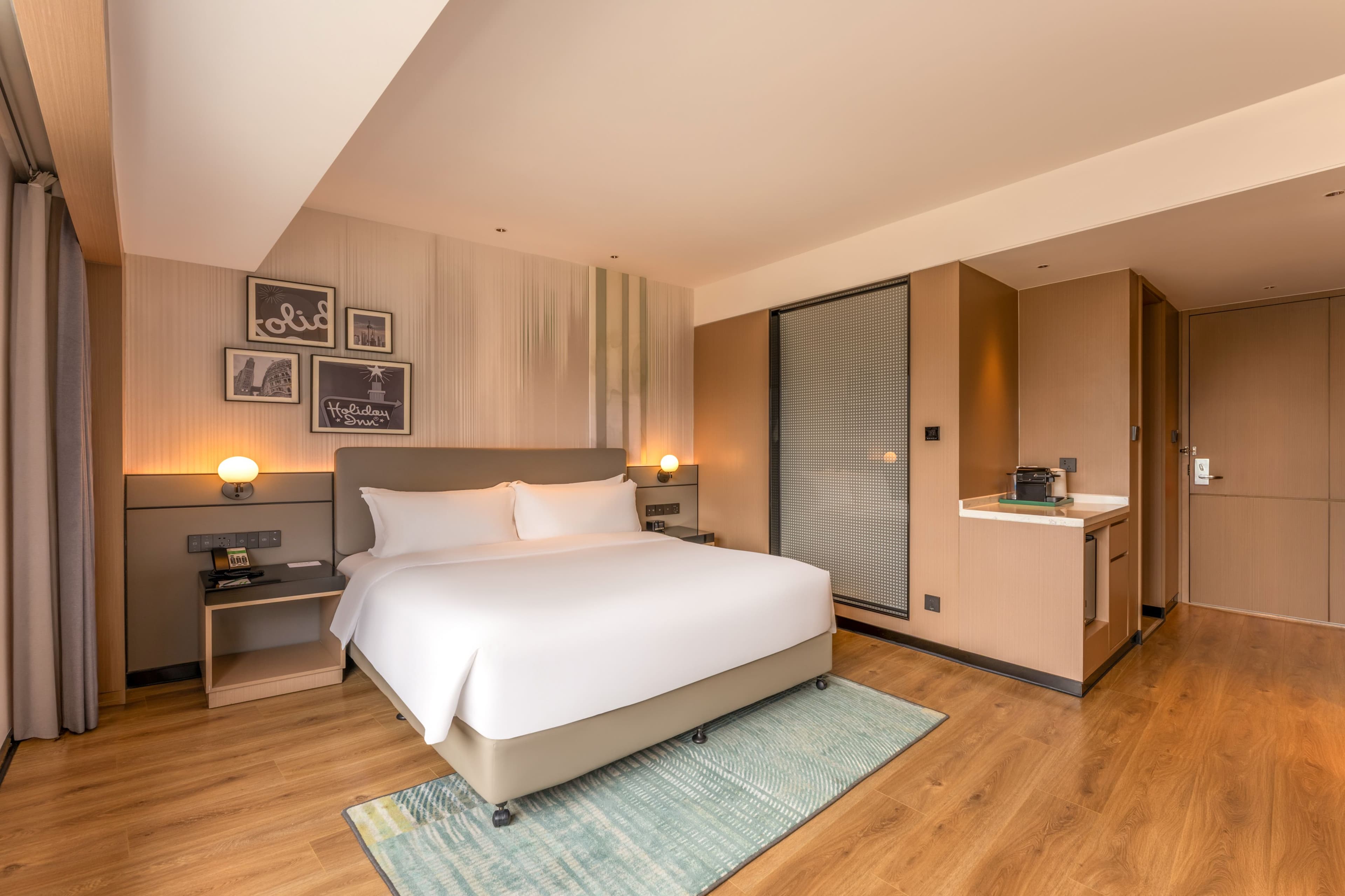 Holiday Inn Shanghai Nanjing Road — 4