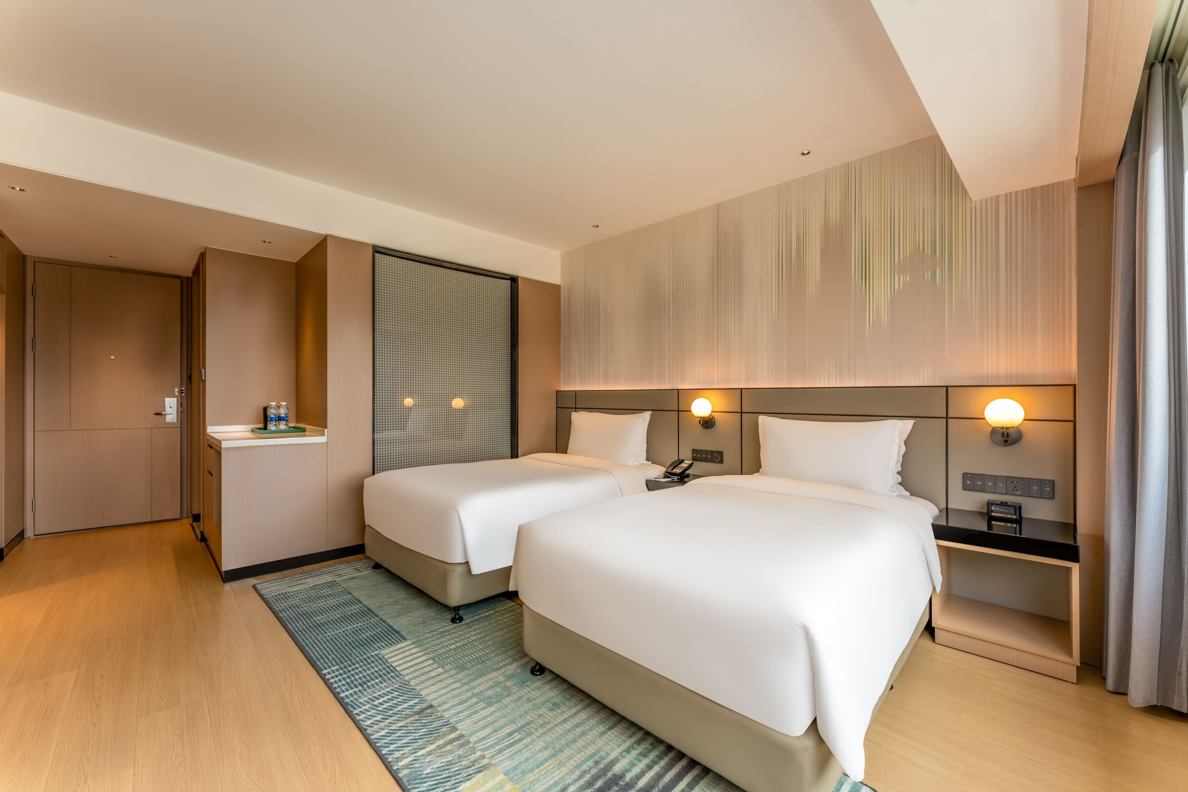 Holiday Inn Shanghai Nanjing Road — 10