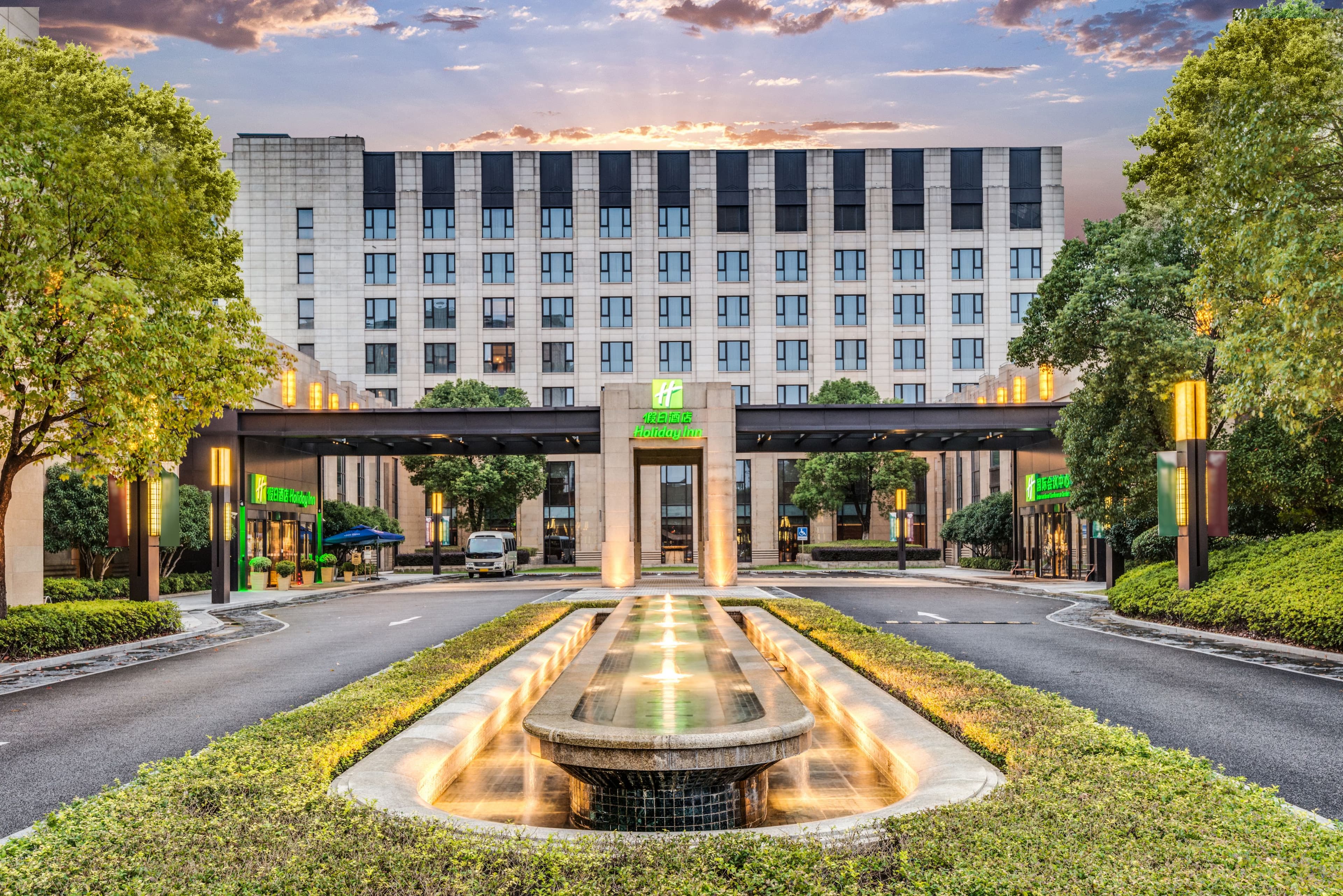 Holiday Inn Shanghai Hongqiao - Image 1