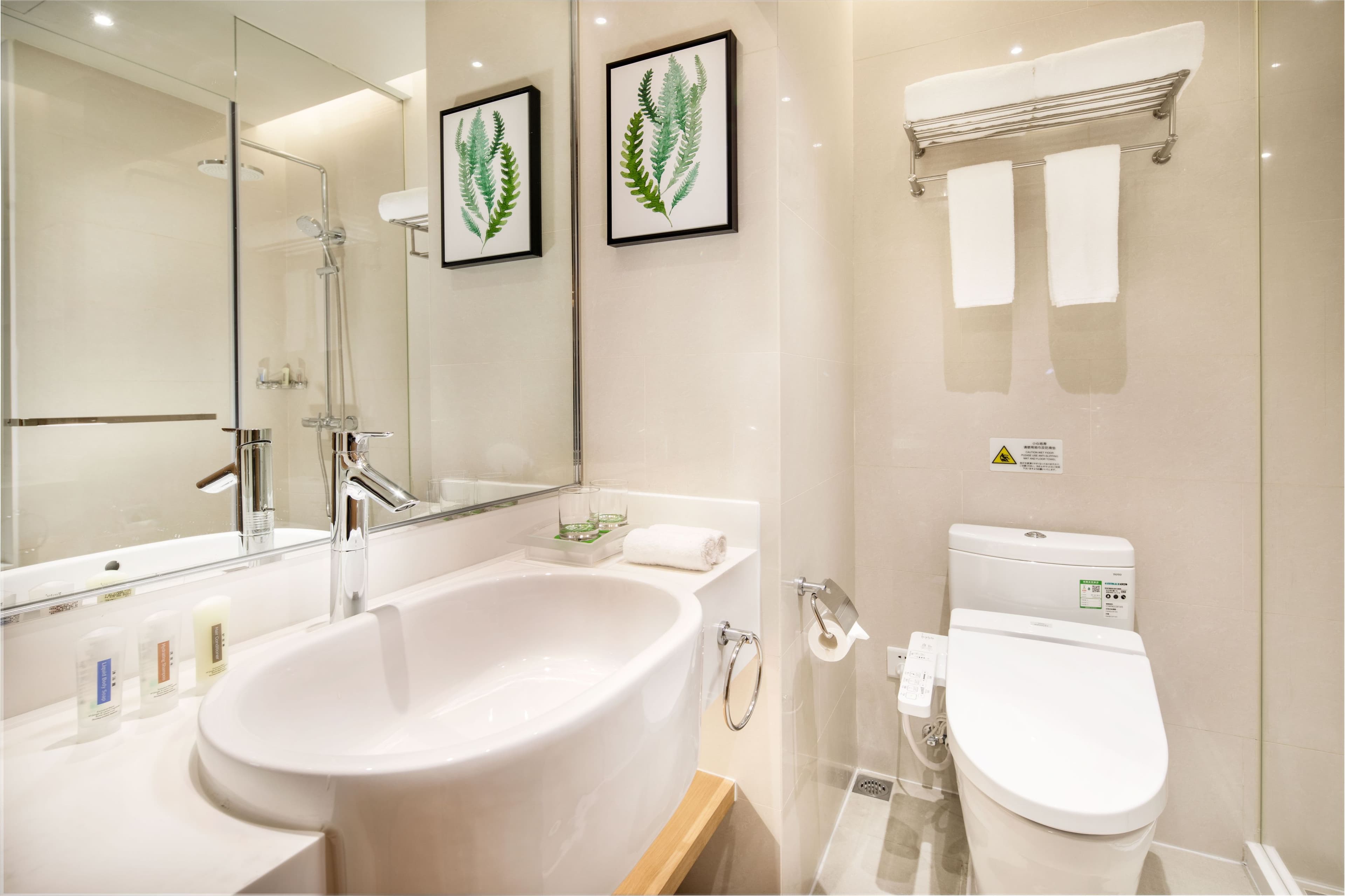 Holiday Inn Shanghai Hongqiao Central - Image 3