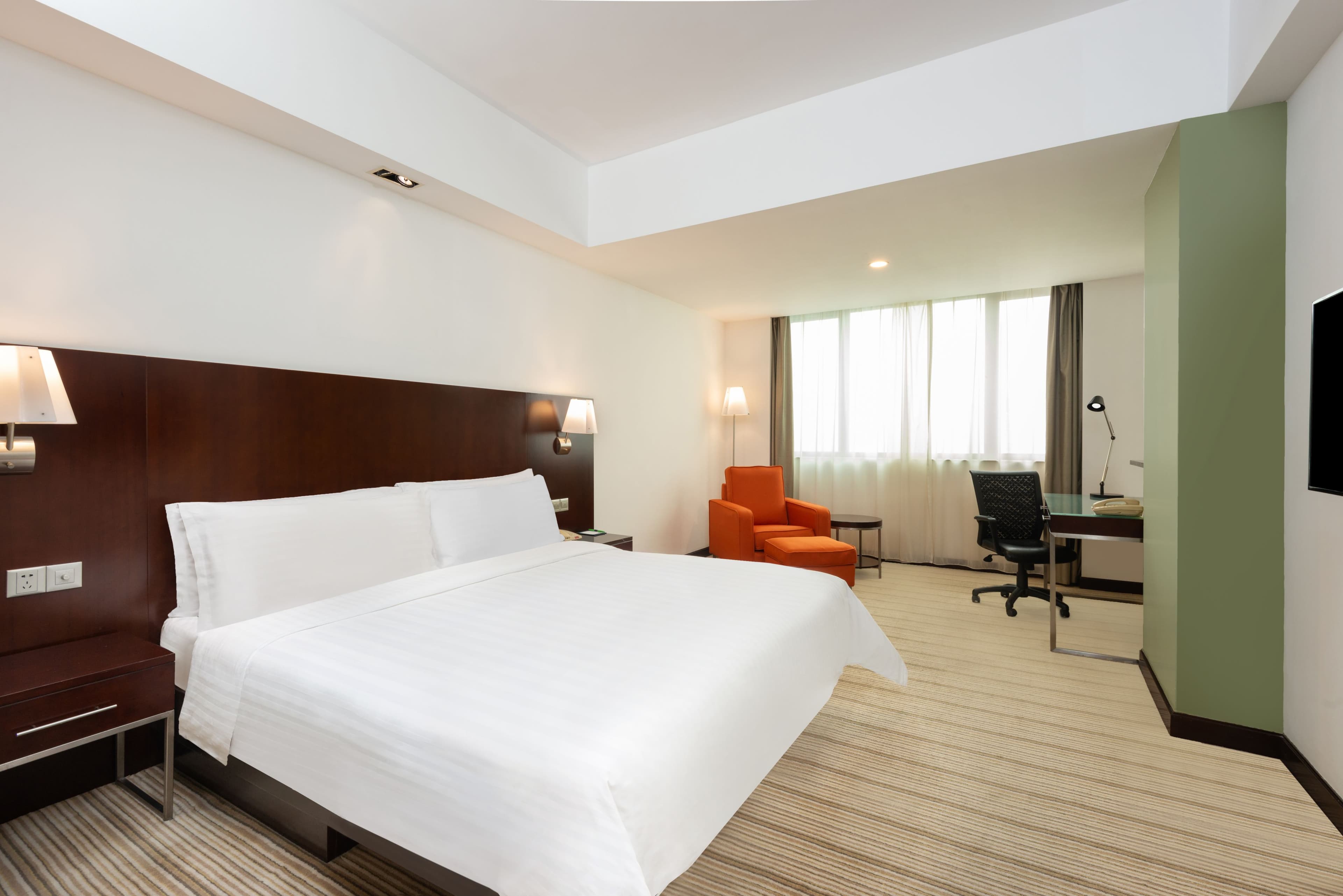 Holiday Inn Shanghai Vista - Image 4