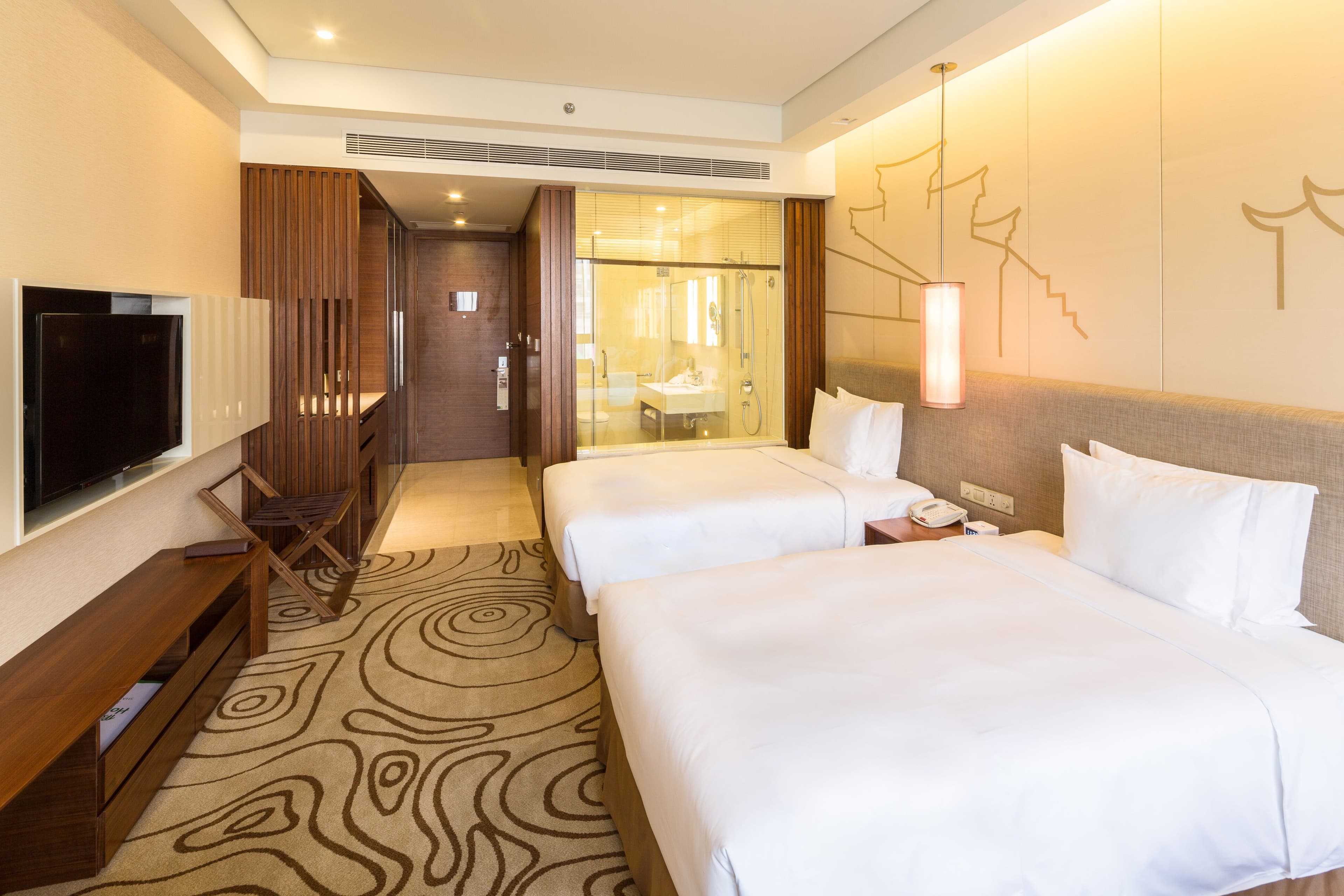 Holiday Inn Shanghai Hongqiao — 7