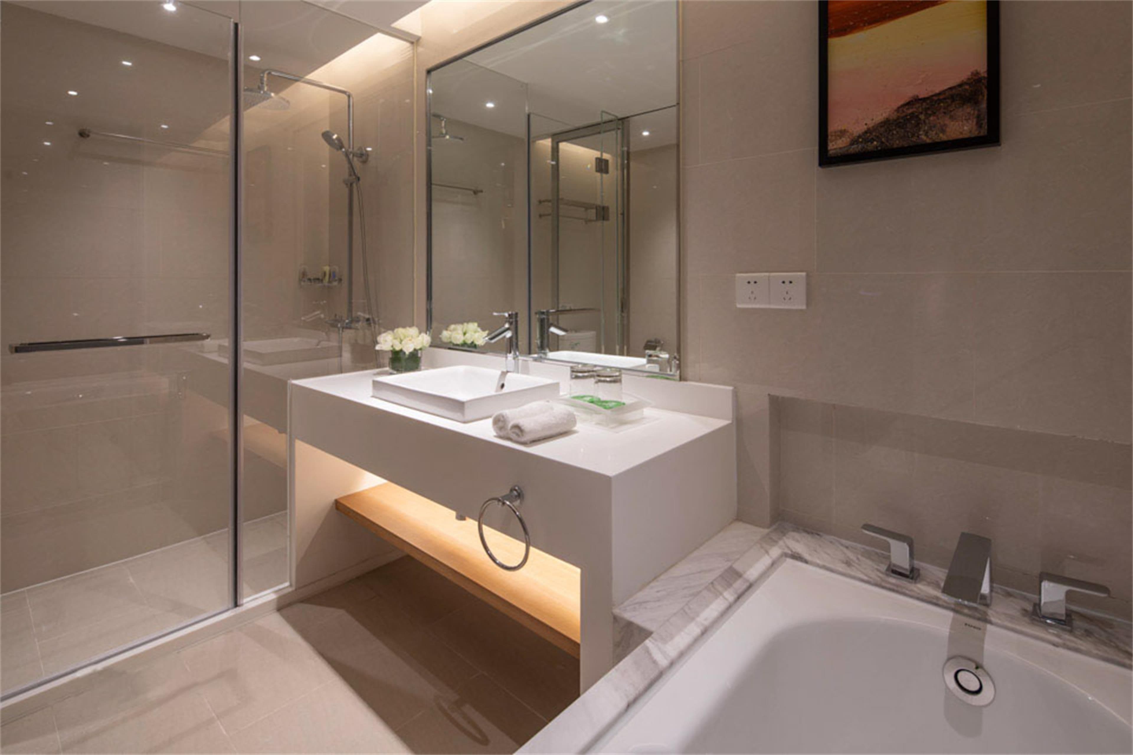 Holiday Inn Shanghai Hongqiao Central - Image 5