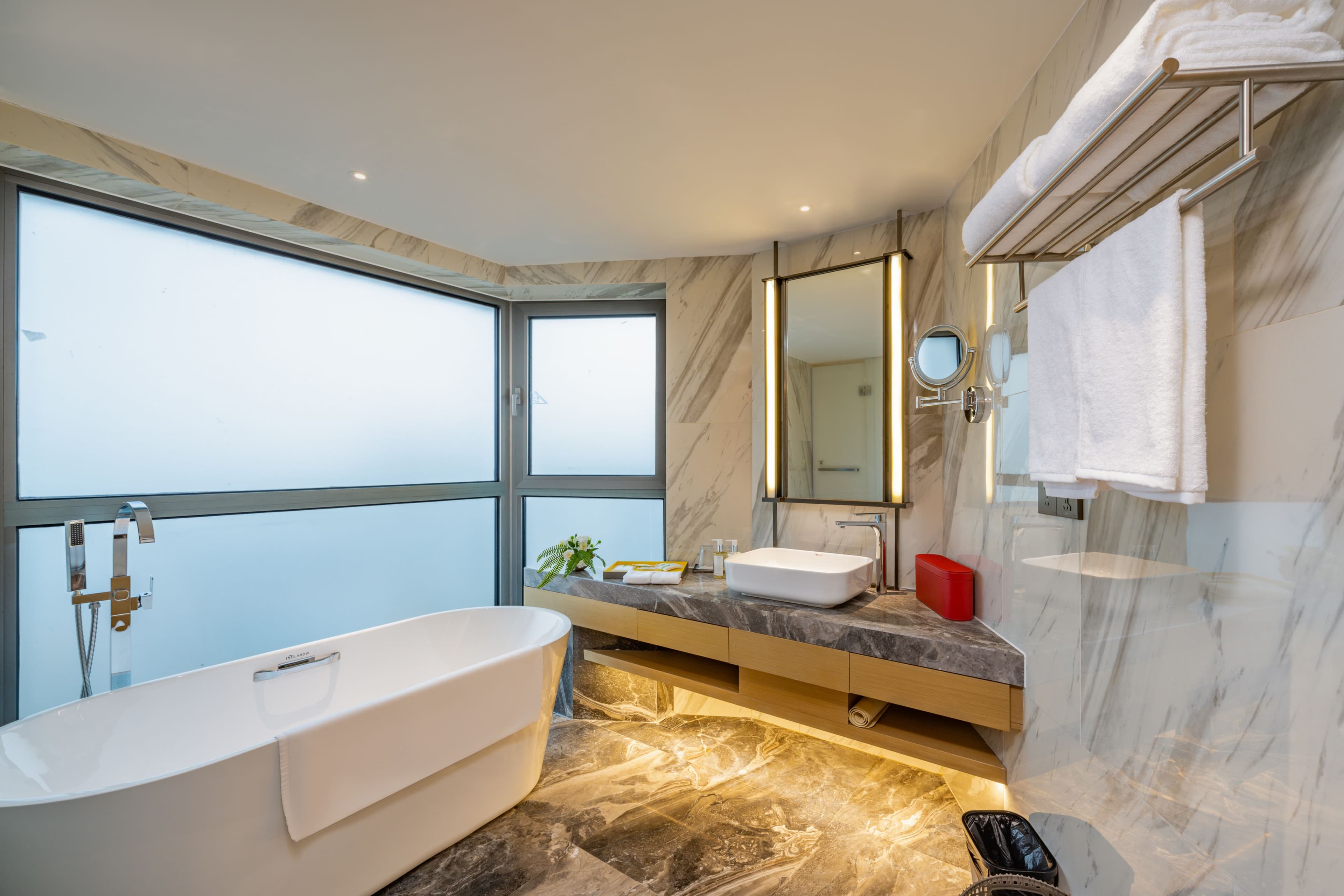 Holiday Inn Shanghai Huaxia — 10