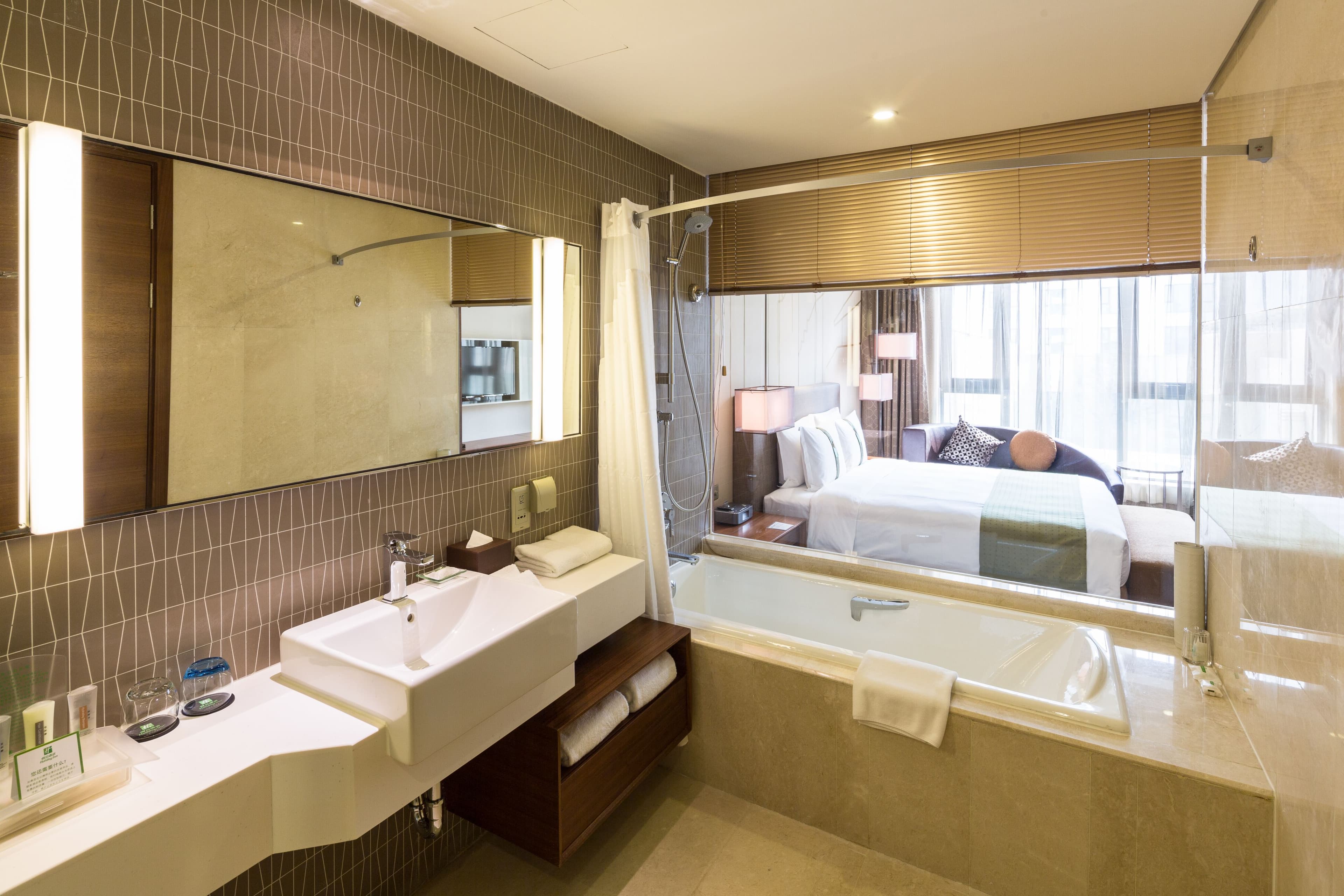 Holiday Inn Shanghai Hongqiao - Image 3