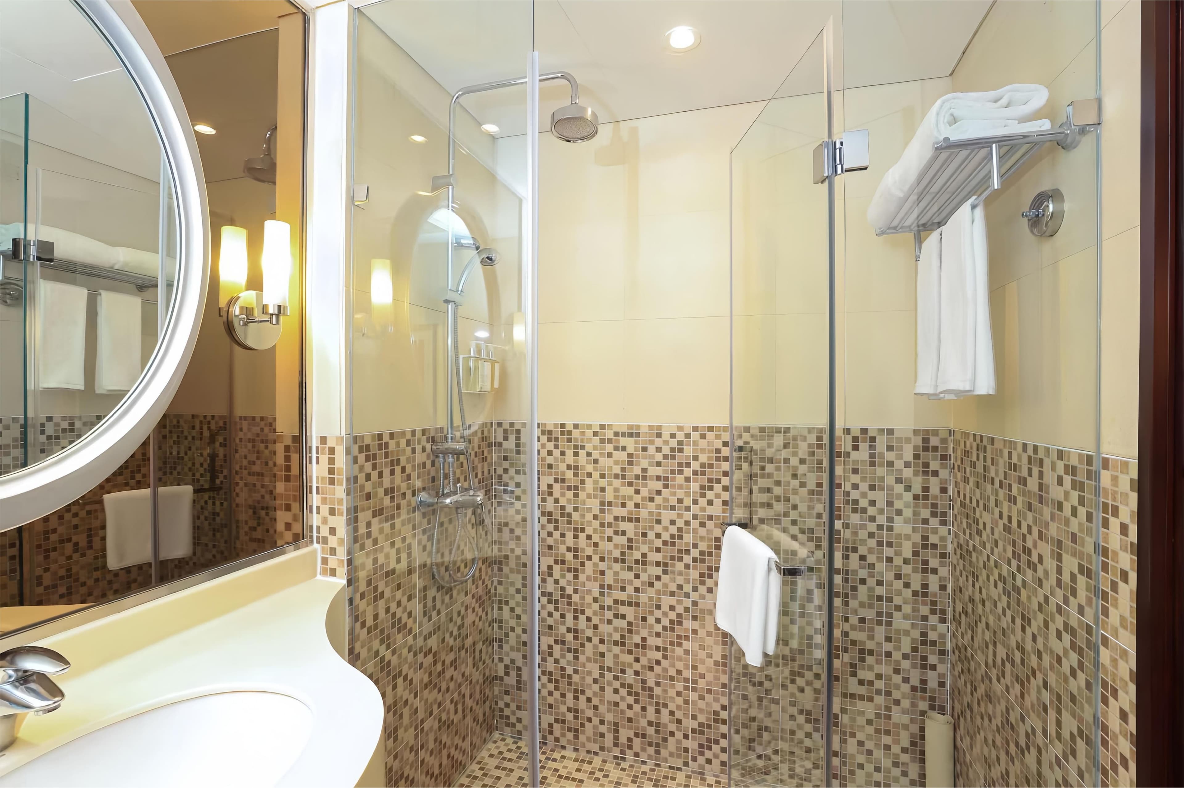 Holiday Inn Shanghai Pudong Nanpu - Image 5