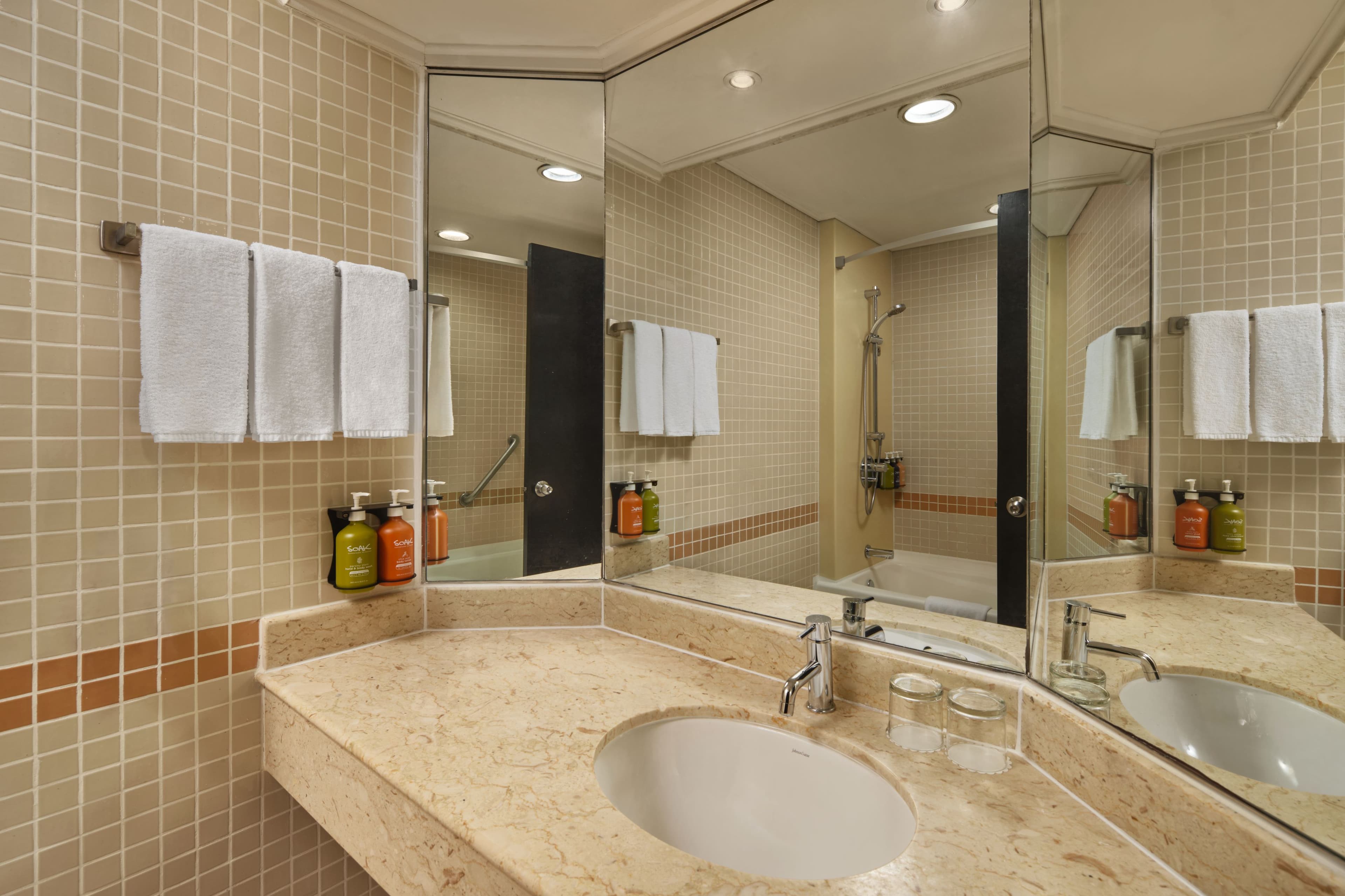Holiday Inn Singapore Atrium - Image 3