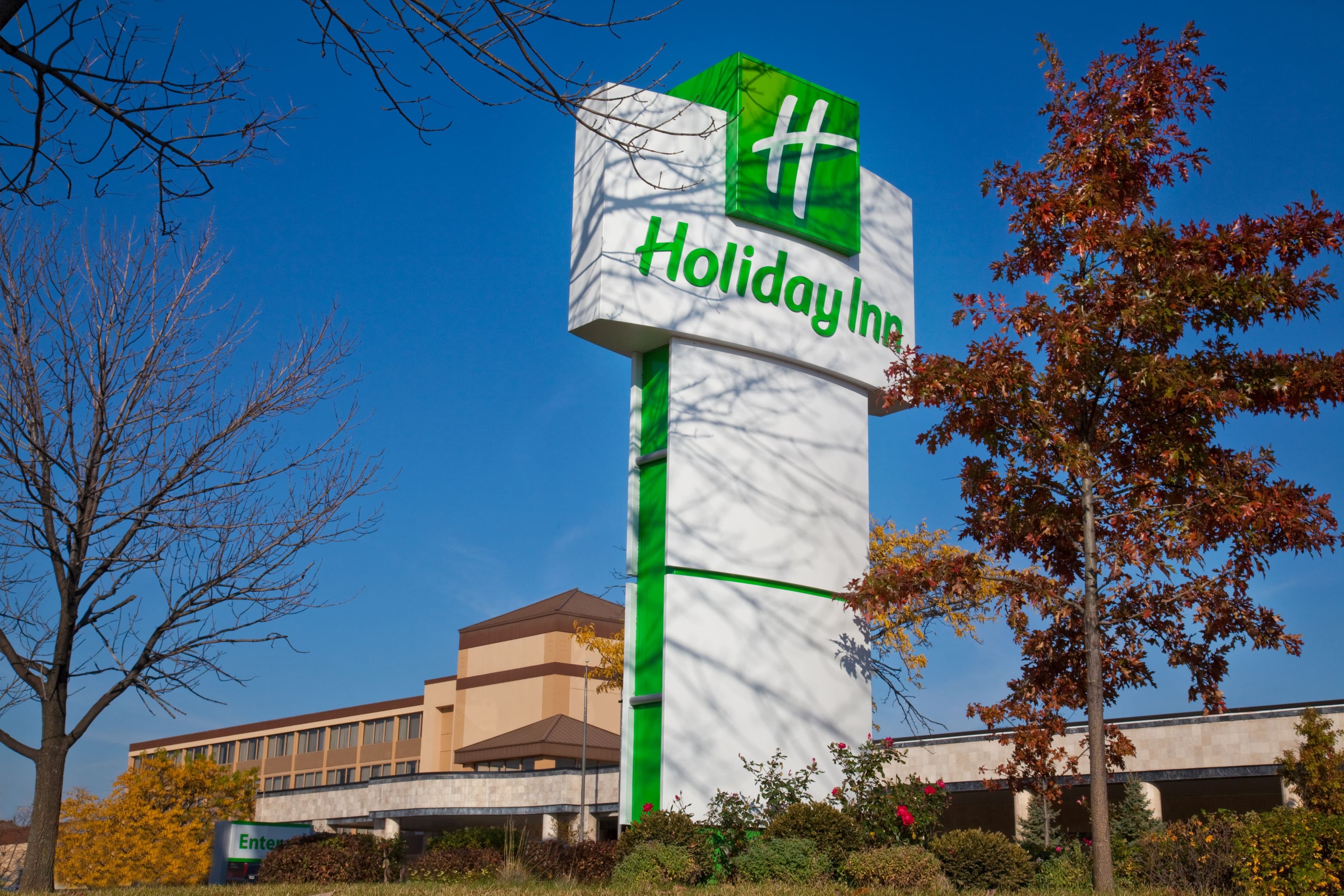 Holiday Inn & Suites Chicago North Shore (Skokie) - Image 1