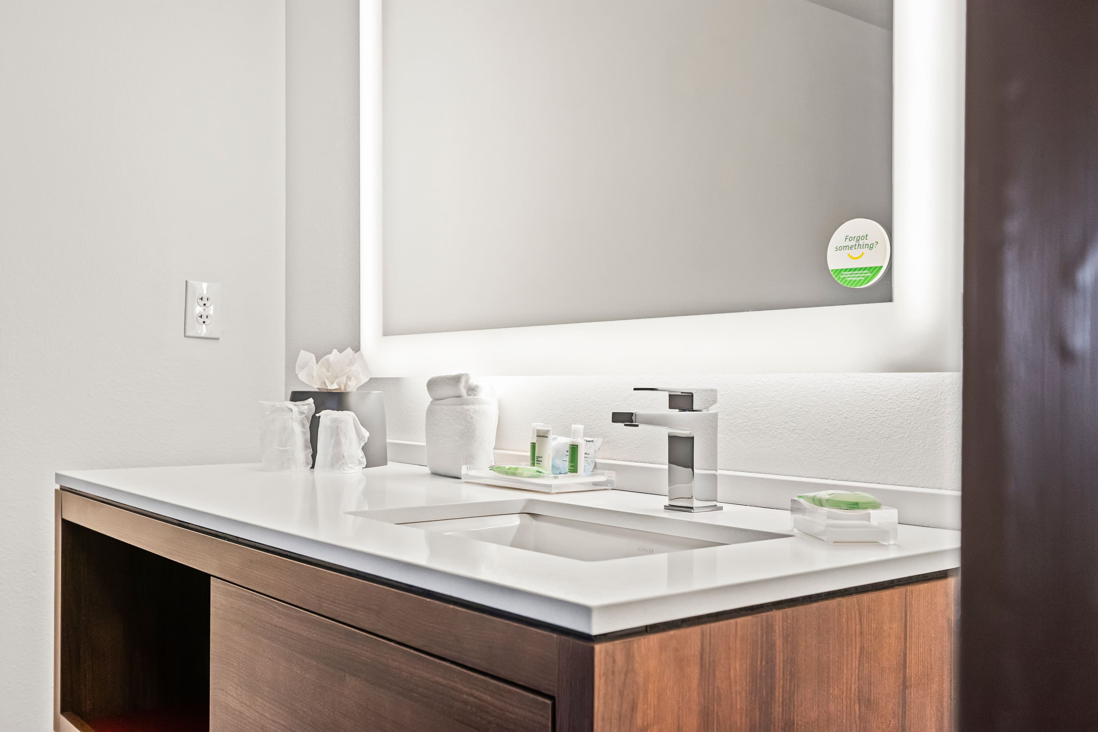 Holiday Inn St. Petersburg West - Image 4