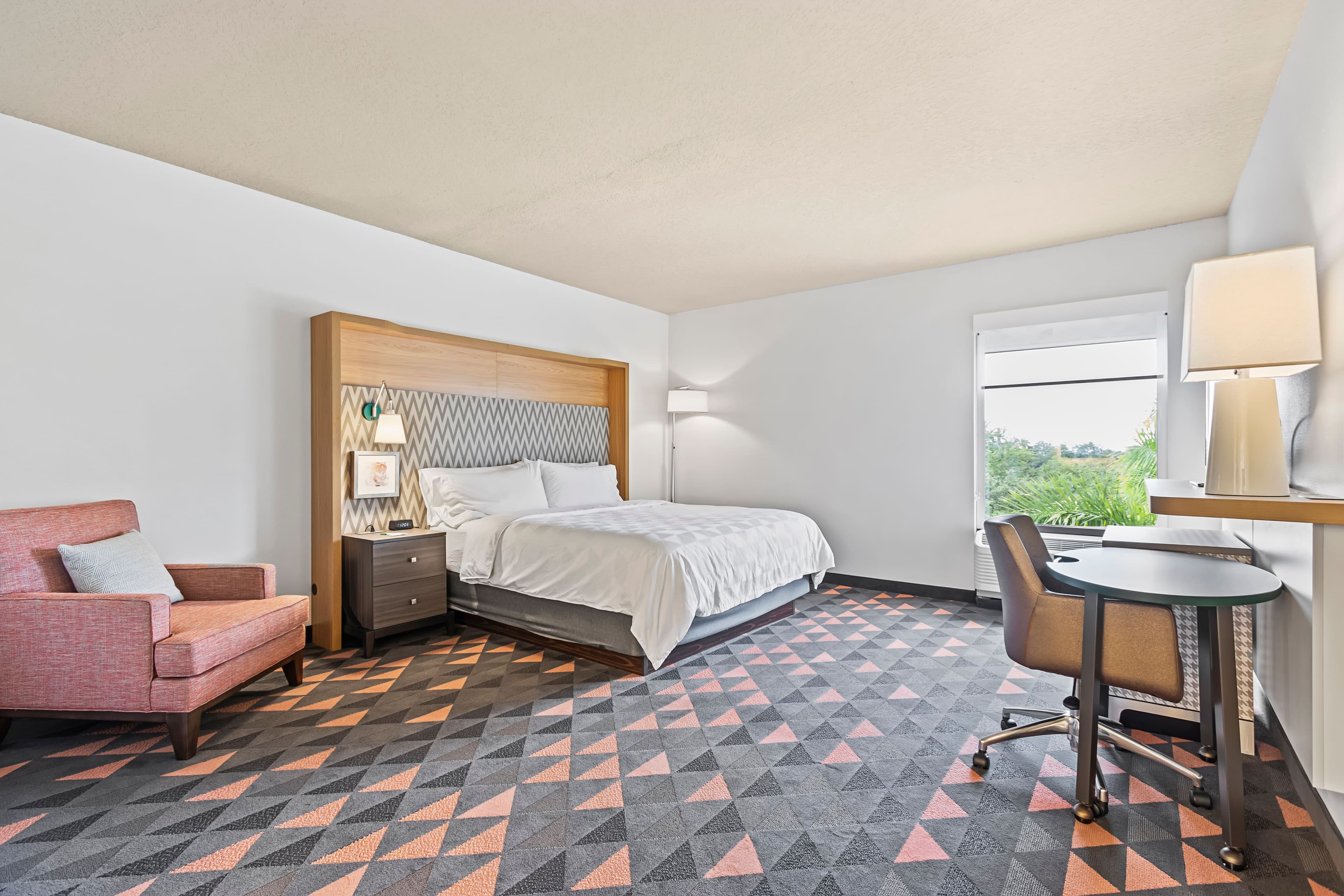 Holiday Inn St. Petersburg West - Image 3
