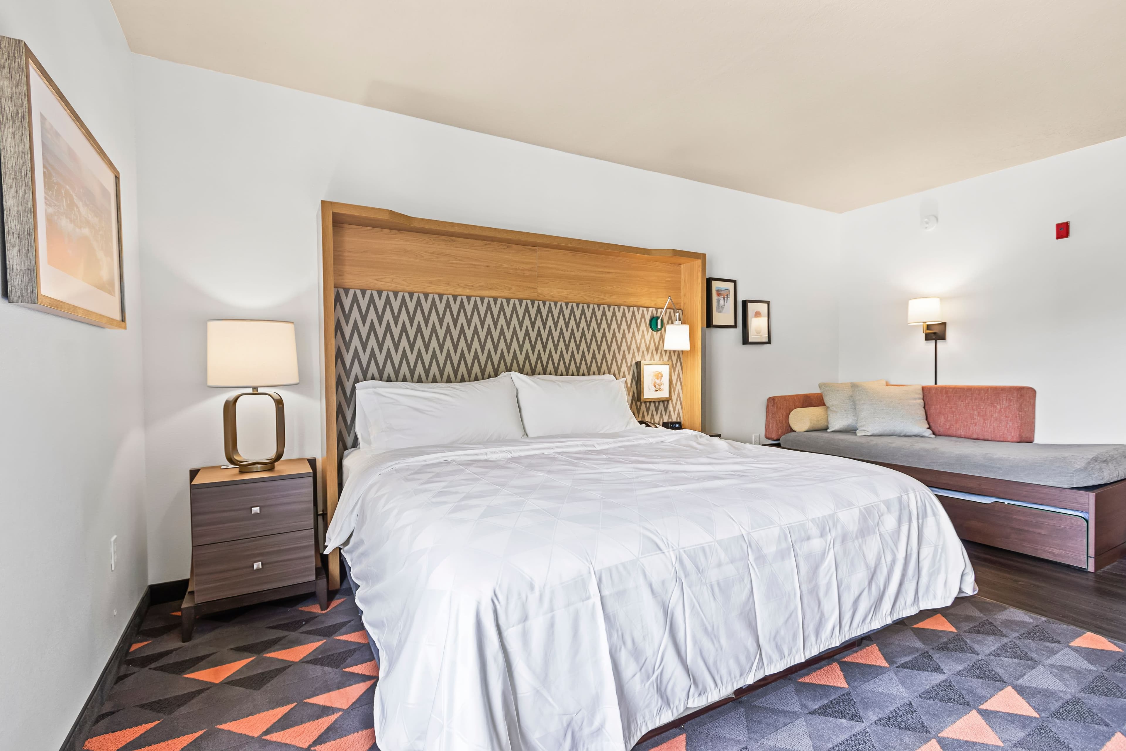 Holiday Inn St. Petersburg West - Image 2